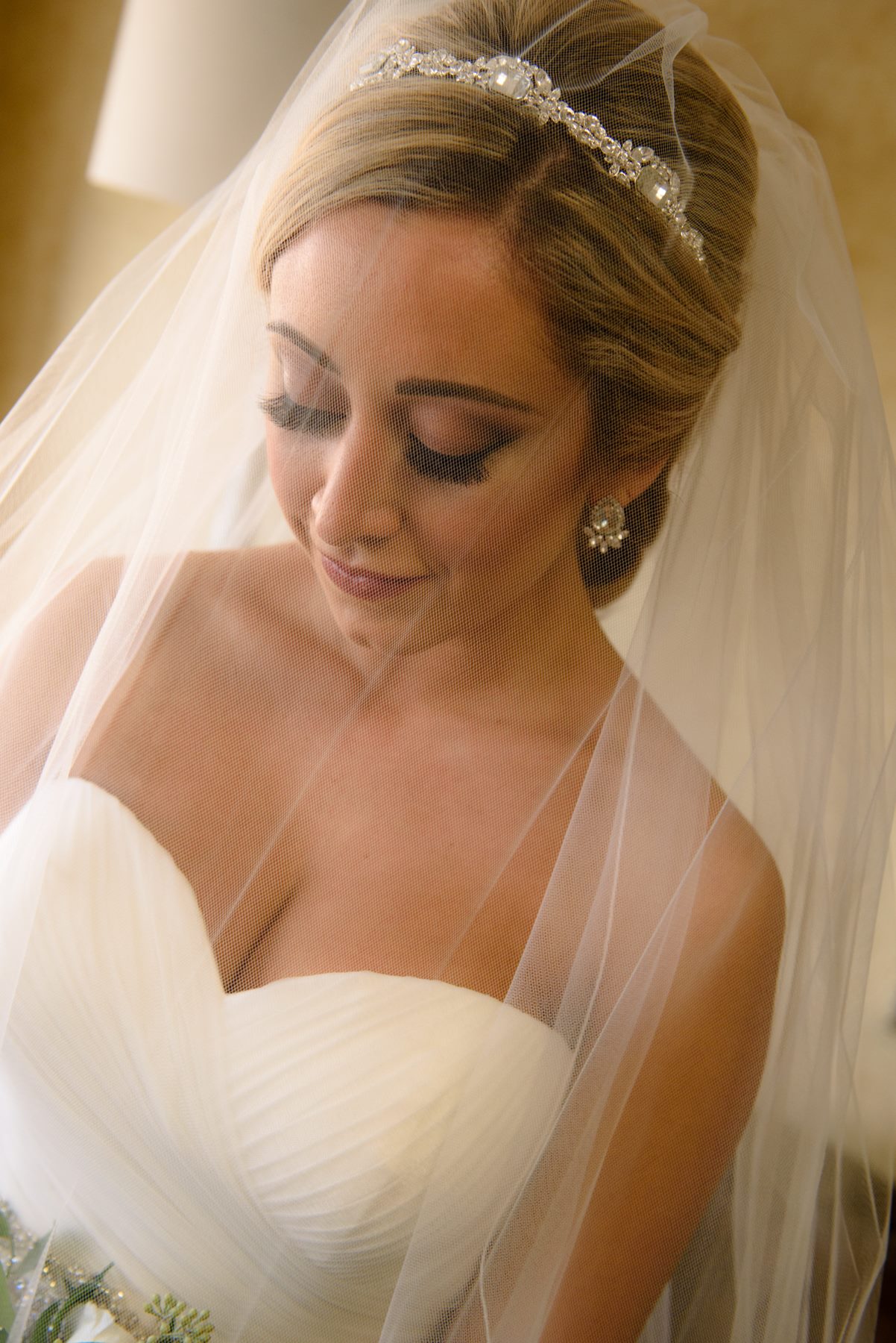 close-up-bride-with-veil.jpg