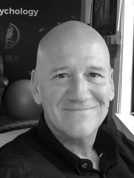 Steve Hoskinson , MA, MAT, is the Founder of Organic Intelligence®. Steve has trained therapists around the globe for nearly 20 years in the art of the compassionate treatment of trauma. His specialty is complex systems, and understanding how biology meets psychology As a leader in the Somatic Psychology field, Steve worked as International Training Faculty for the Peter Levine’s Somatic Experiencing® Trauma Institute for 17 years and is currently Adjunct Faculty for JFK University’s Somatic Psychology program.