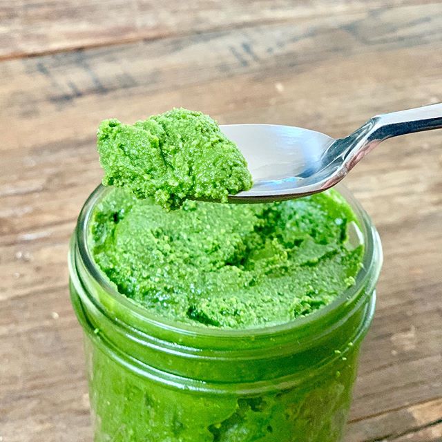 I have been interested in finding a matcha nut butter for awhile now, so I was excited to find this delicious recipe for cashew walnut matcha butter!&nbsp;&nbsp;My first attempt was made in the Vitamix, then I used my food processor, which was fairly