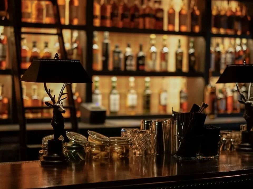 Seven-Grand-bar_Peter-Stanislaus-960x720.jpg