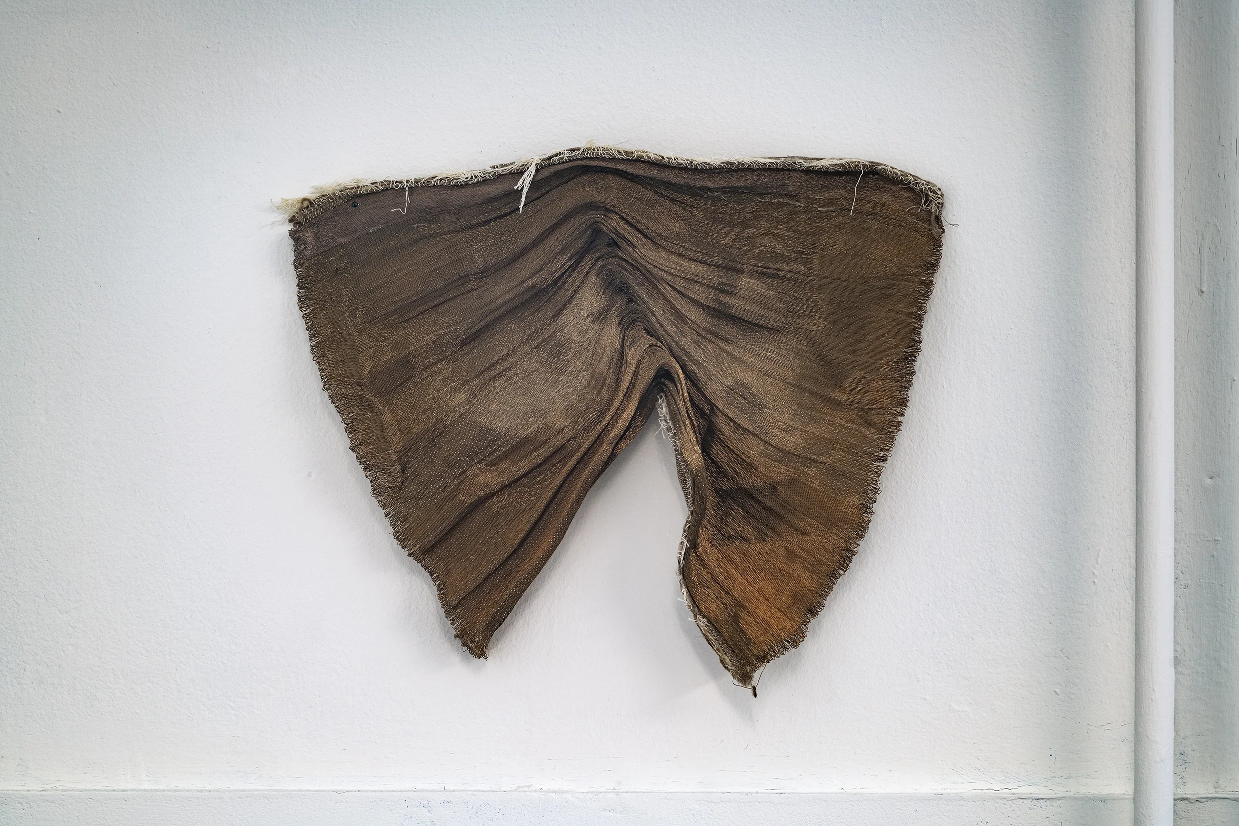 Klud (2011), mässingstråd, bomull, lin, Cecilie Skov