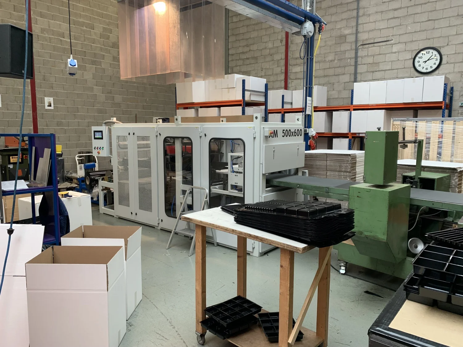 Machinecraft AM Series Roll-Fed Pressure Forming