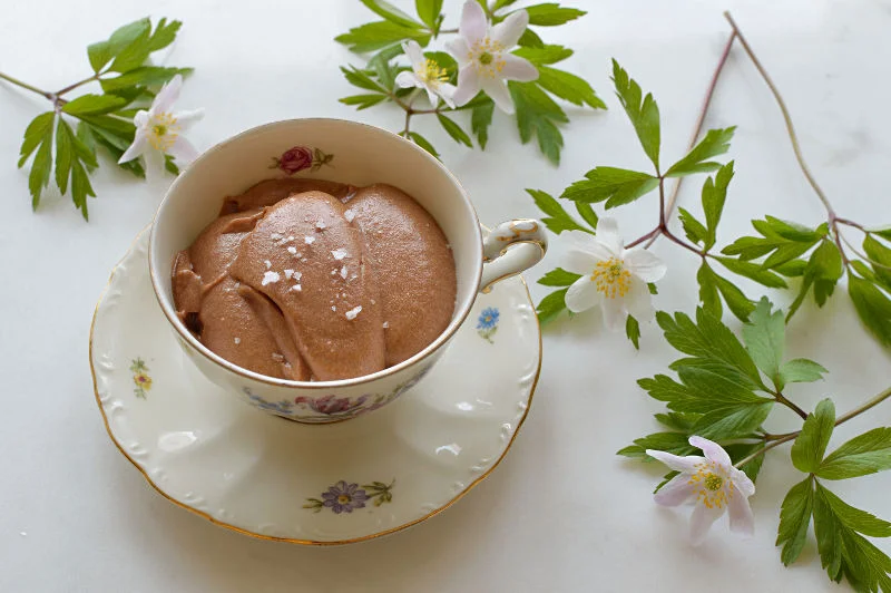 Chokladmousse med salt karamell