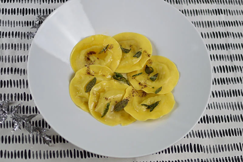 Ravioli med salvia och brynt smör