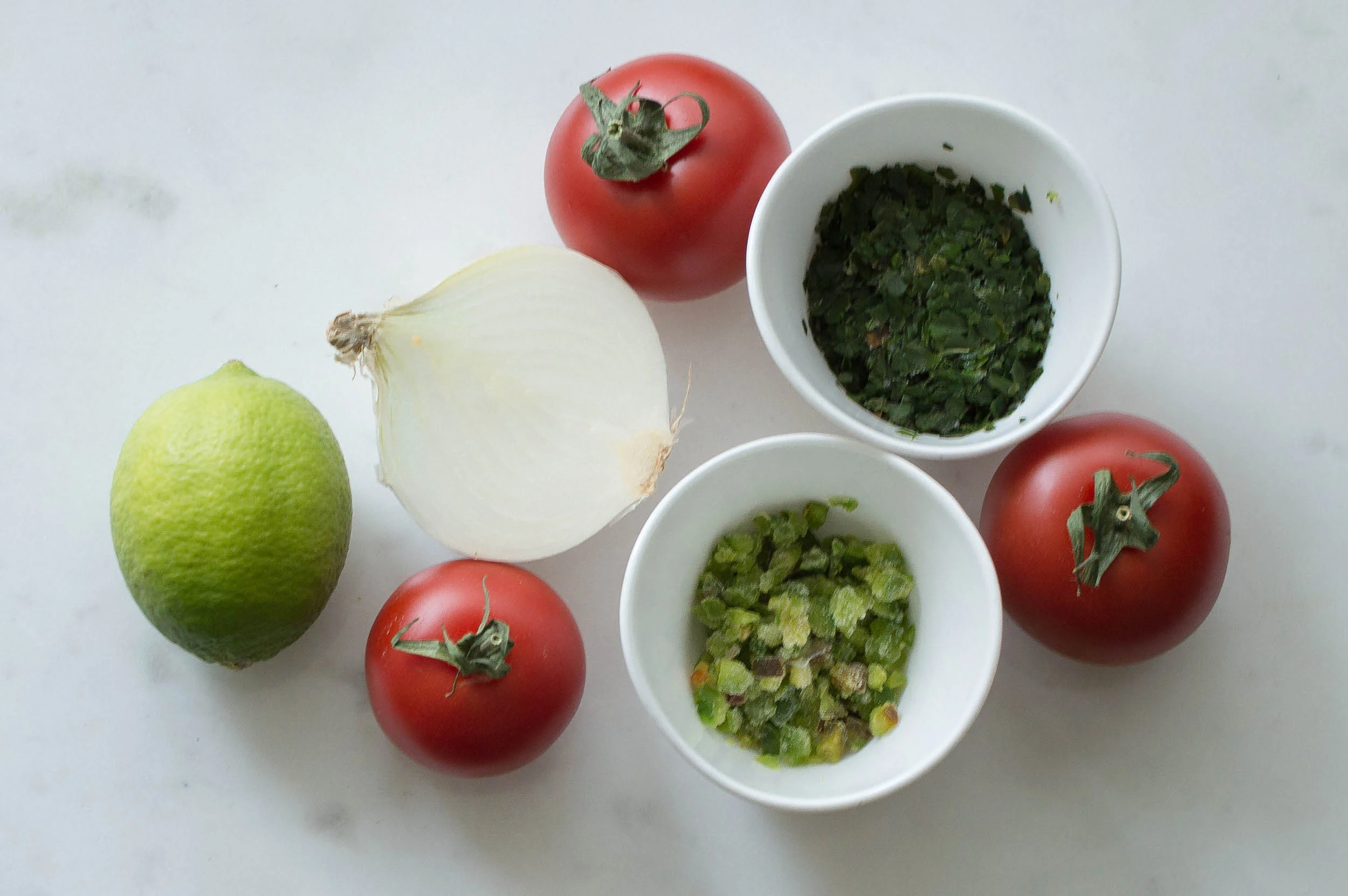 Tomat, koriander, lime, silverlök och jamapeños, snart i en pico de gallo nära dig!