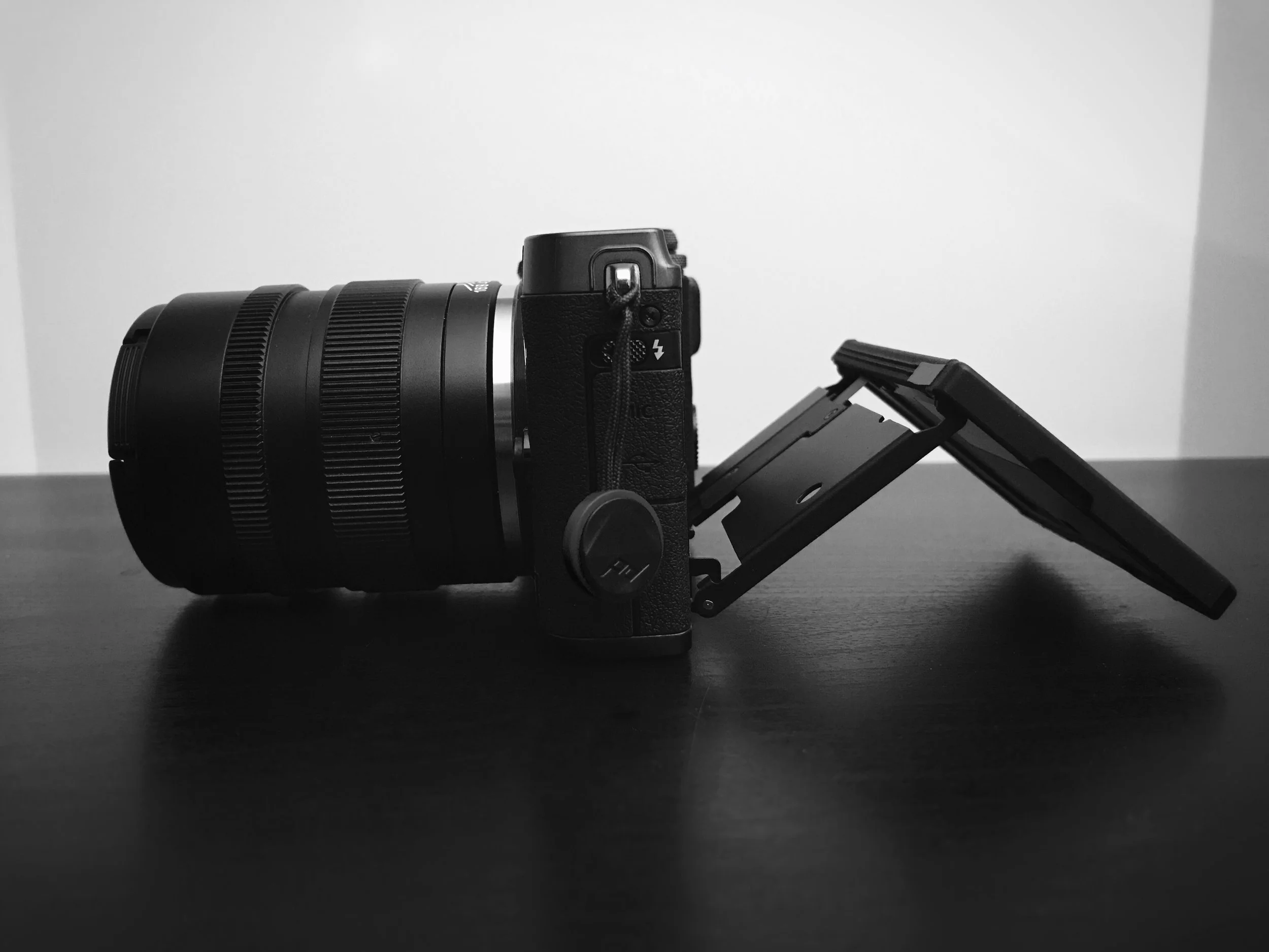 The display has many degrees of motion to achieve a comfortable viewing angle.