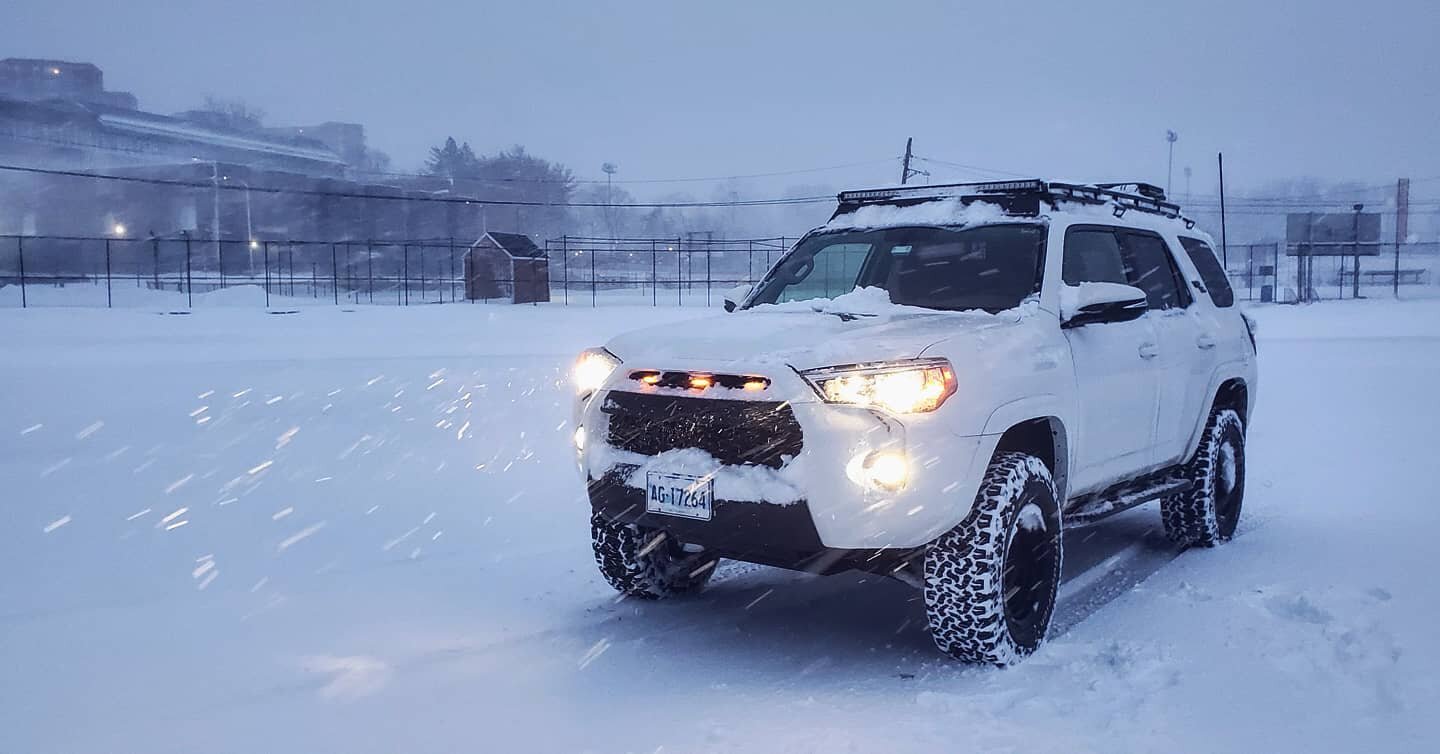 Snow: ✅
Bad Decisions: ✅
Parking Lot Donuts: ✅
.
.
.
.
.
#toyota #toyota4runner #offroad #4wd #4Runner #snow #snowday #snowwheeling