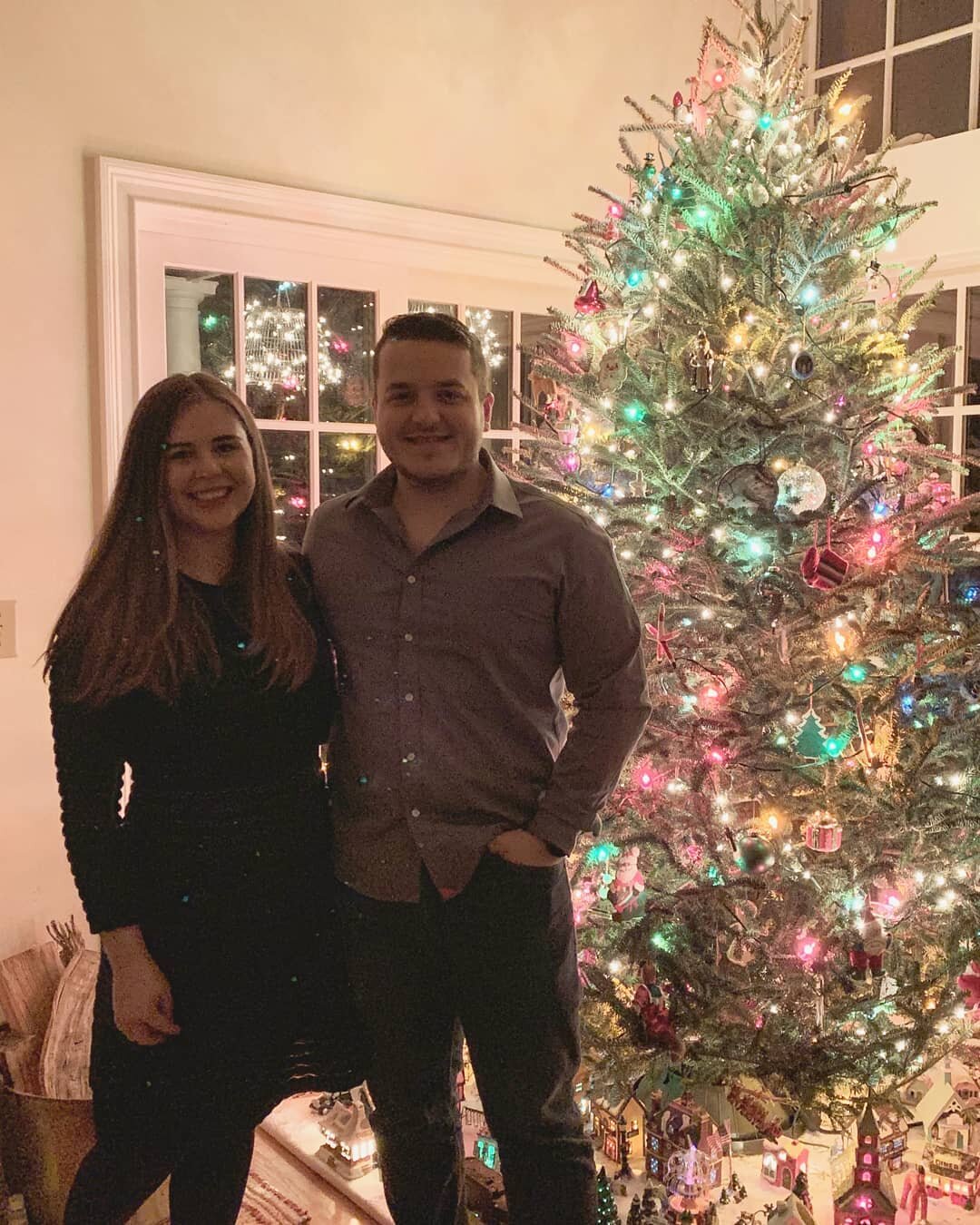 I was Pine-ing for a pic next to a Christmas tree to Spruce up my insta feed.
.
.
.
.
#christmas #christmasparty #christmastree #holidayparty #puns #winterpuns #winter #santa #connecticut #thetwoohthree #holidaypics #cutie