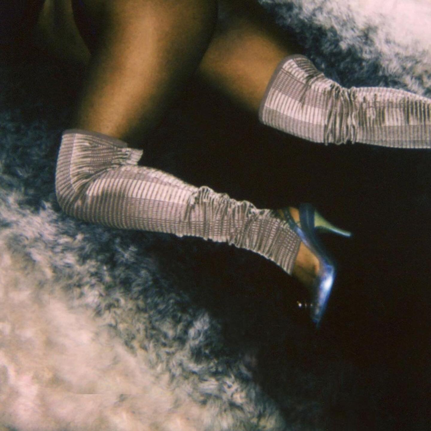 Such ridiculously beautiful photographs of the Mira legs by the amazing @annasampson__ on god @sheerahr 
💕💕
