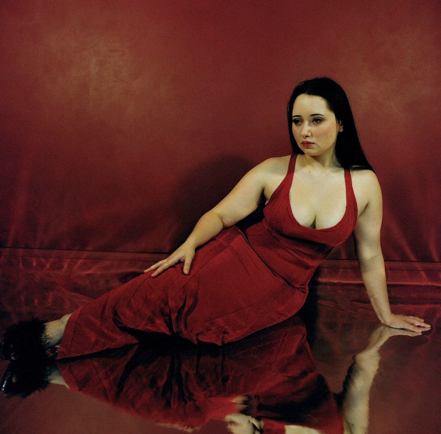 Selling this Emilion dress in red 🍓
Very low cut chest, size 12-16 UK 
In the samples section on the site &pound;260 

Model @azlifemodel ❤️&zwj;🔥