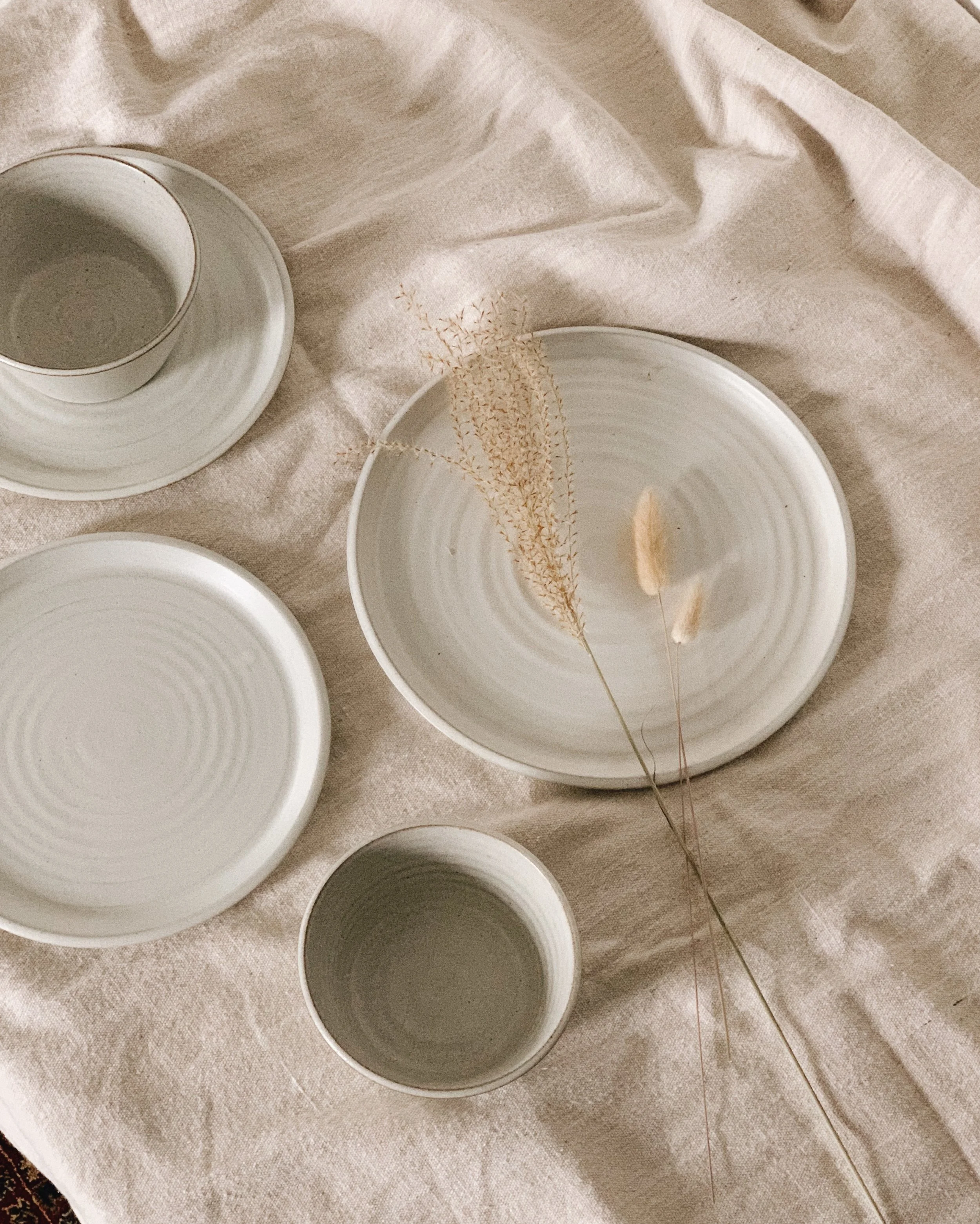 dinnerware set flat lay 2