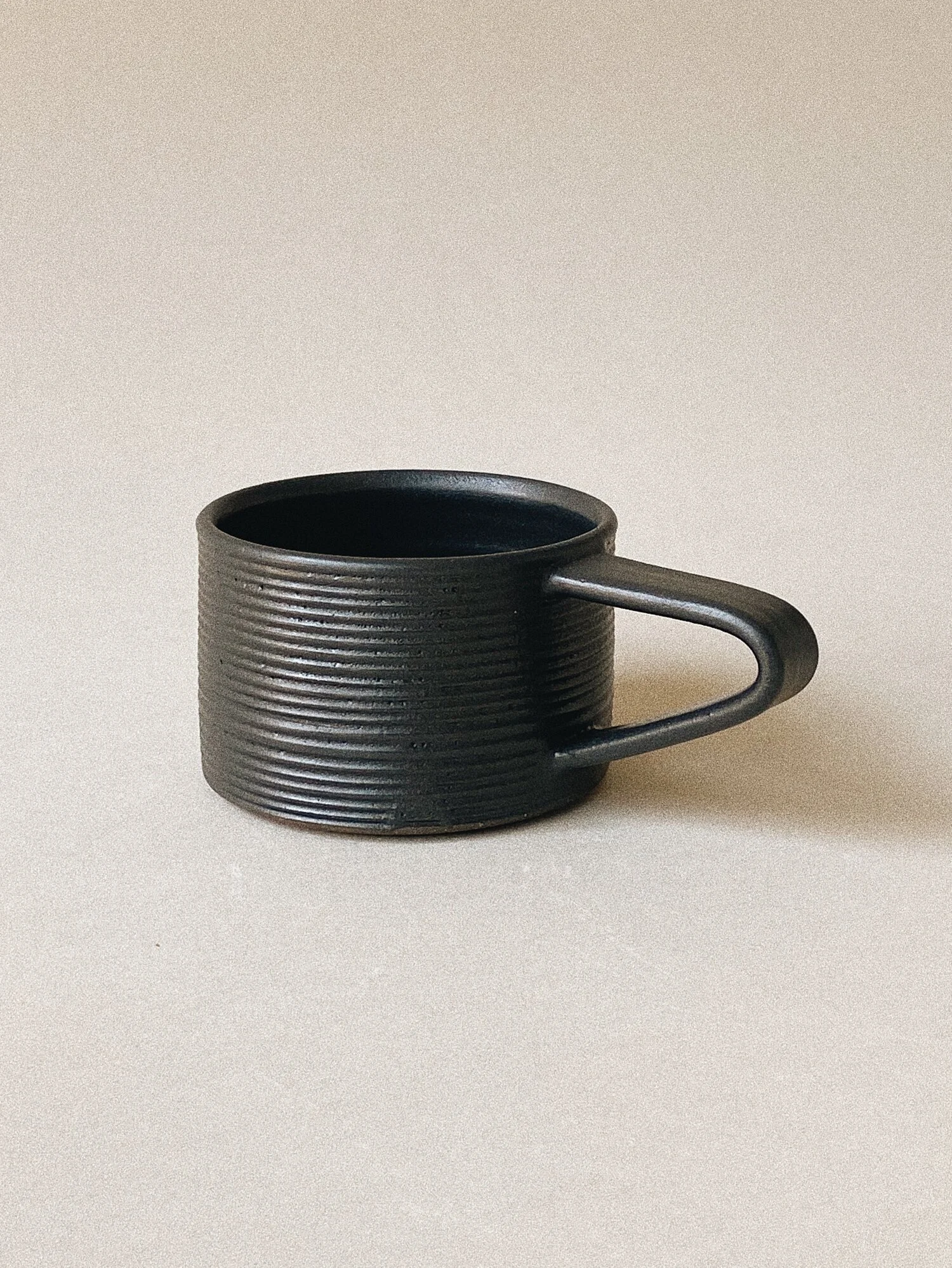 Wide Mug — Black — Bombabird Ceramics