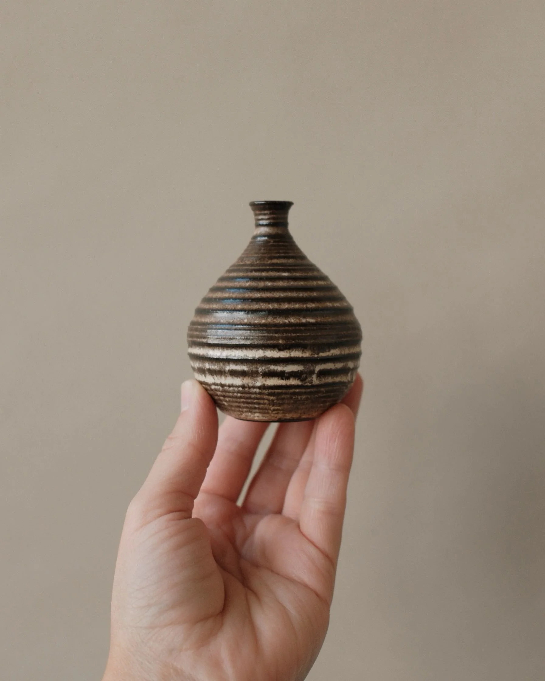 Some new work will be available online tomorrow at 12p est! I am bringing back the mini minis grab bag too. It&rsquo;s where you pick a color way of a really tiny bud vase and I&rsquo;ll send you one at random. There vases are so tiny and cute and it