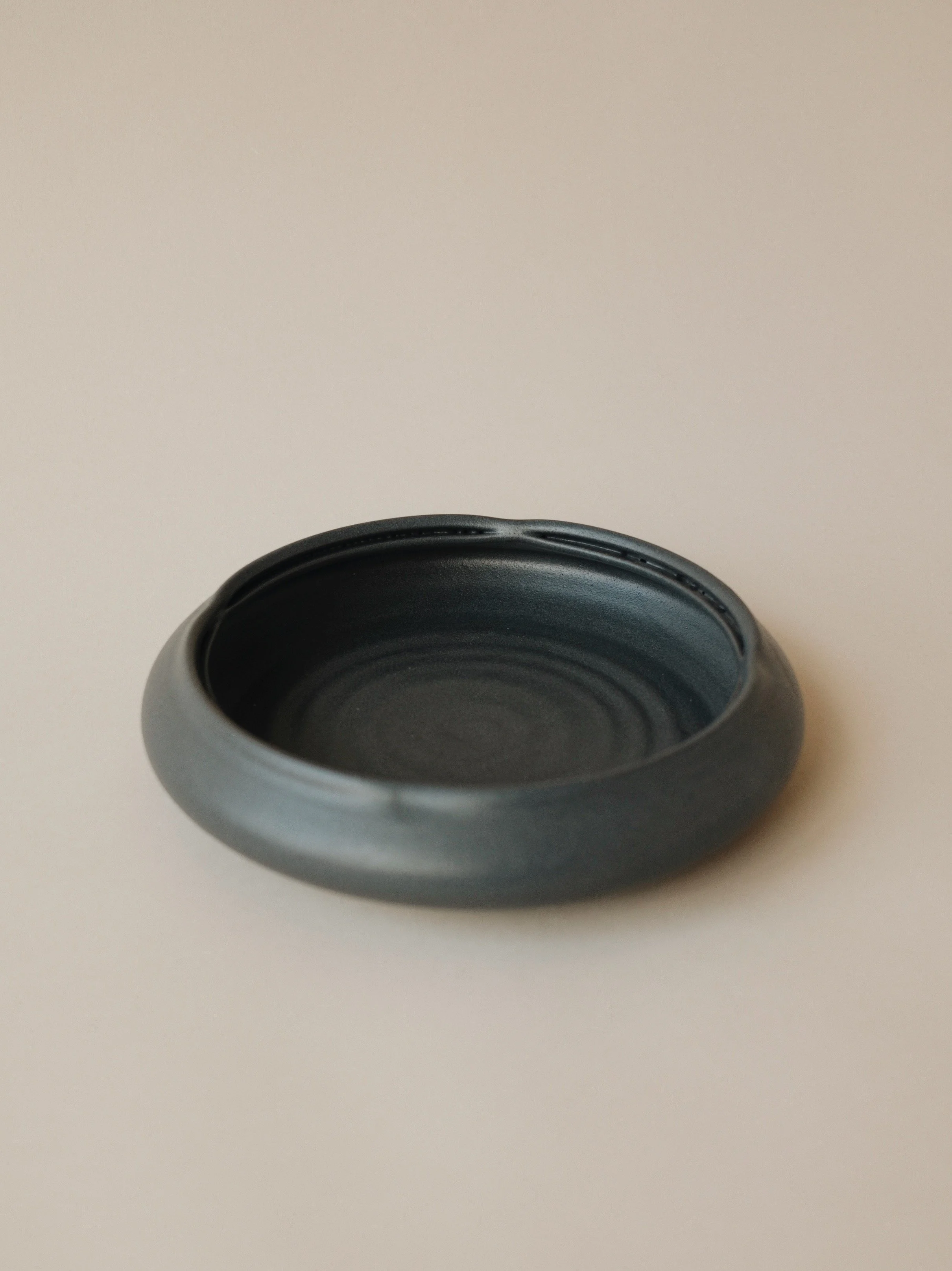 Low Scalloped Bowl — Black