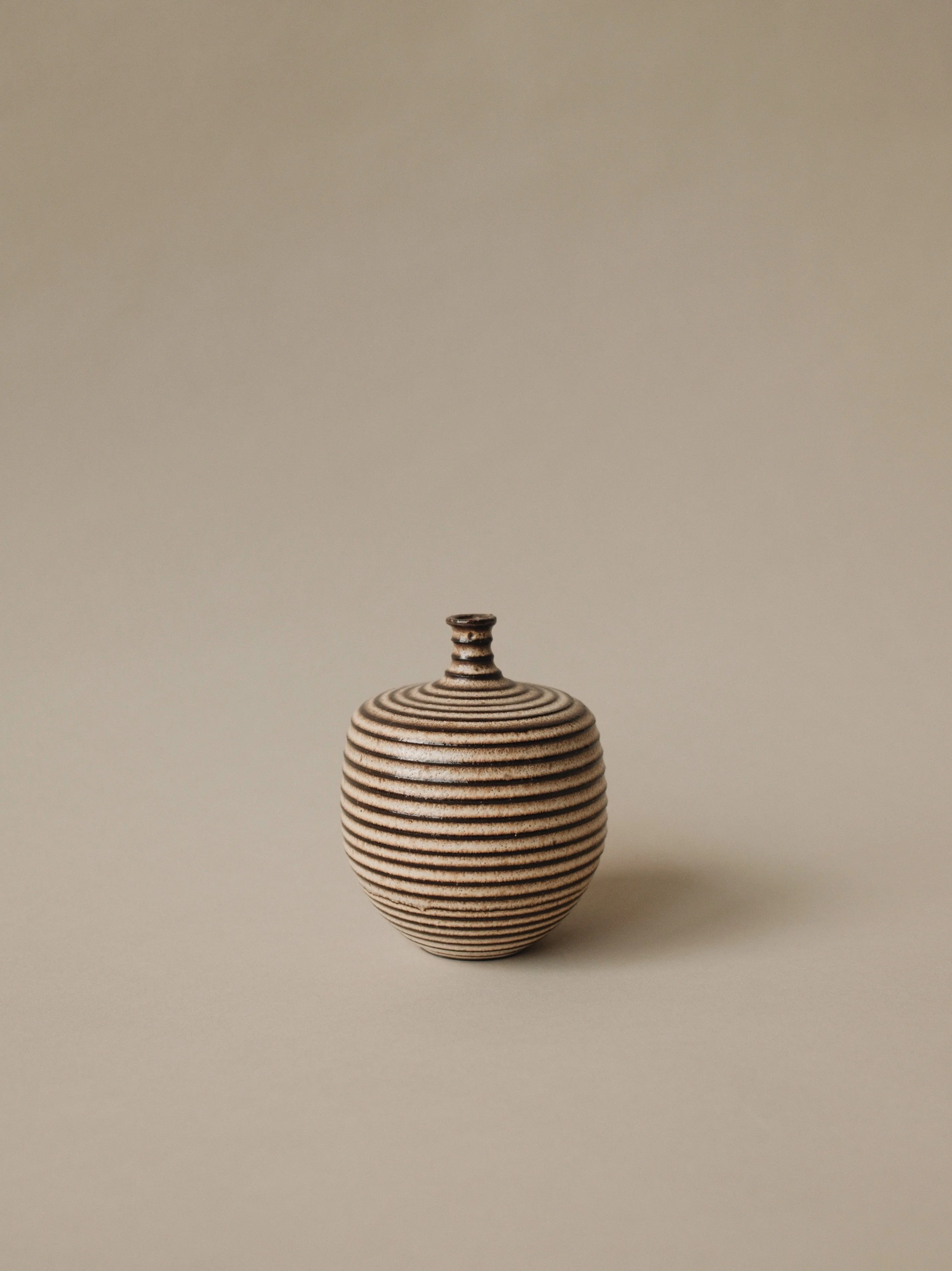Mini Bud Vase — Ribbed Static