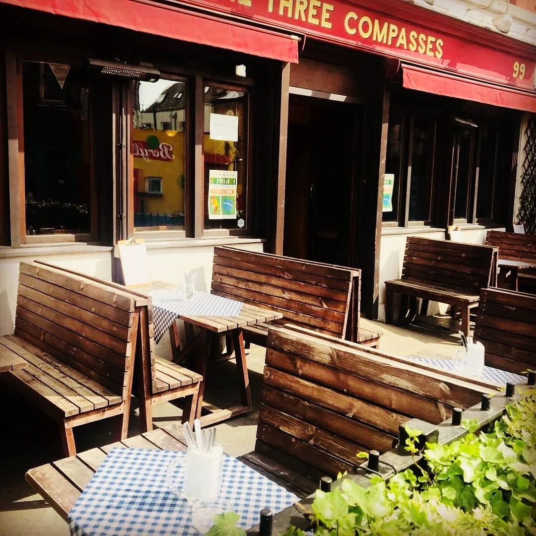 Compasses Outside tablecoths 2.JPG