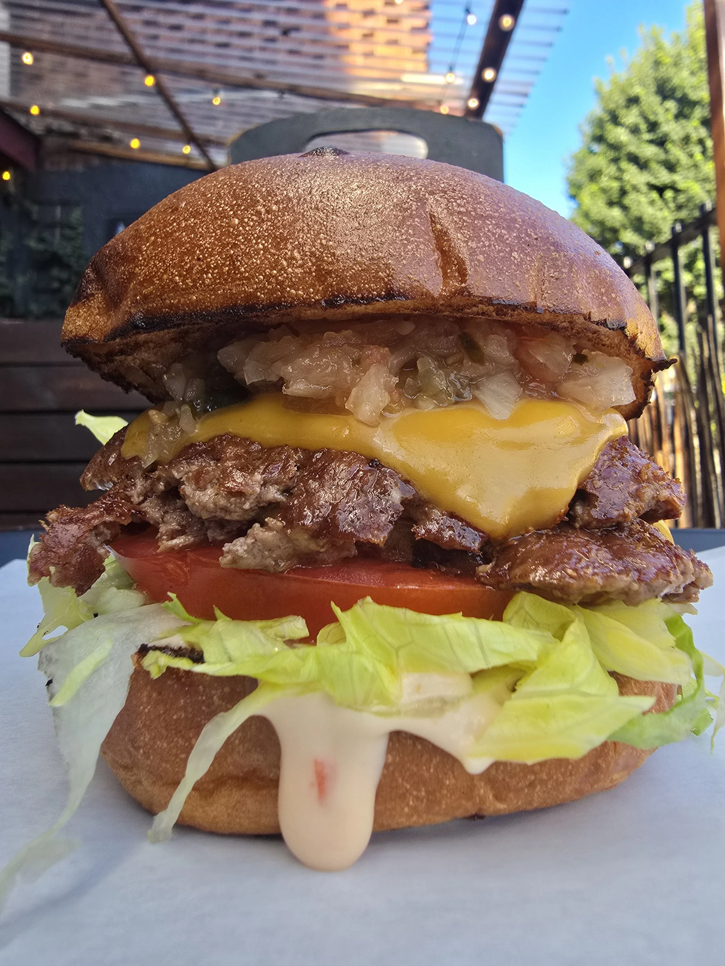 CHEESEBURGERS AT THE THREE COMPASSES DALSTON MELTDOWN OUTSIDE.jpg