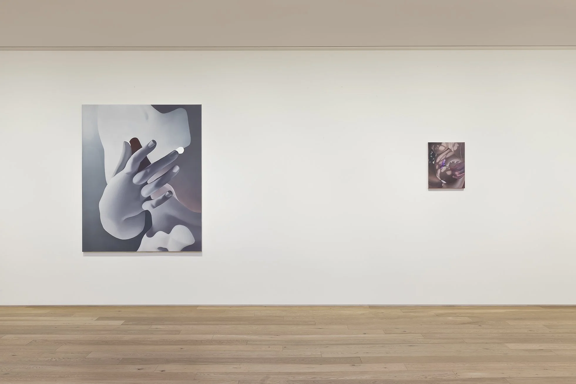  < Qulla VIII, 2026, oil an acrylic on canvas, 160 x 130 cm (63 x 51,2 in)  > Flora I, 2026, oil on canvas, 40 x 50 cm (15,7 x 19,7 in)   Photo: Hwang Jung Wook 