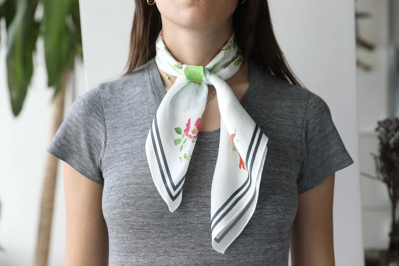 scarf_white.jpg