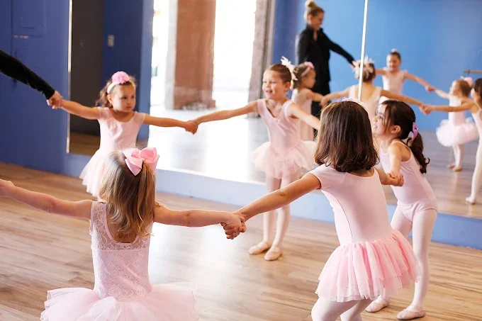 Circle Up Dancers.webp