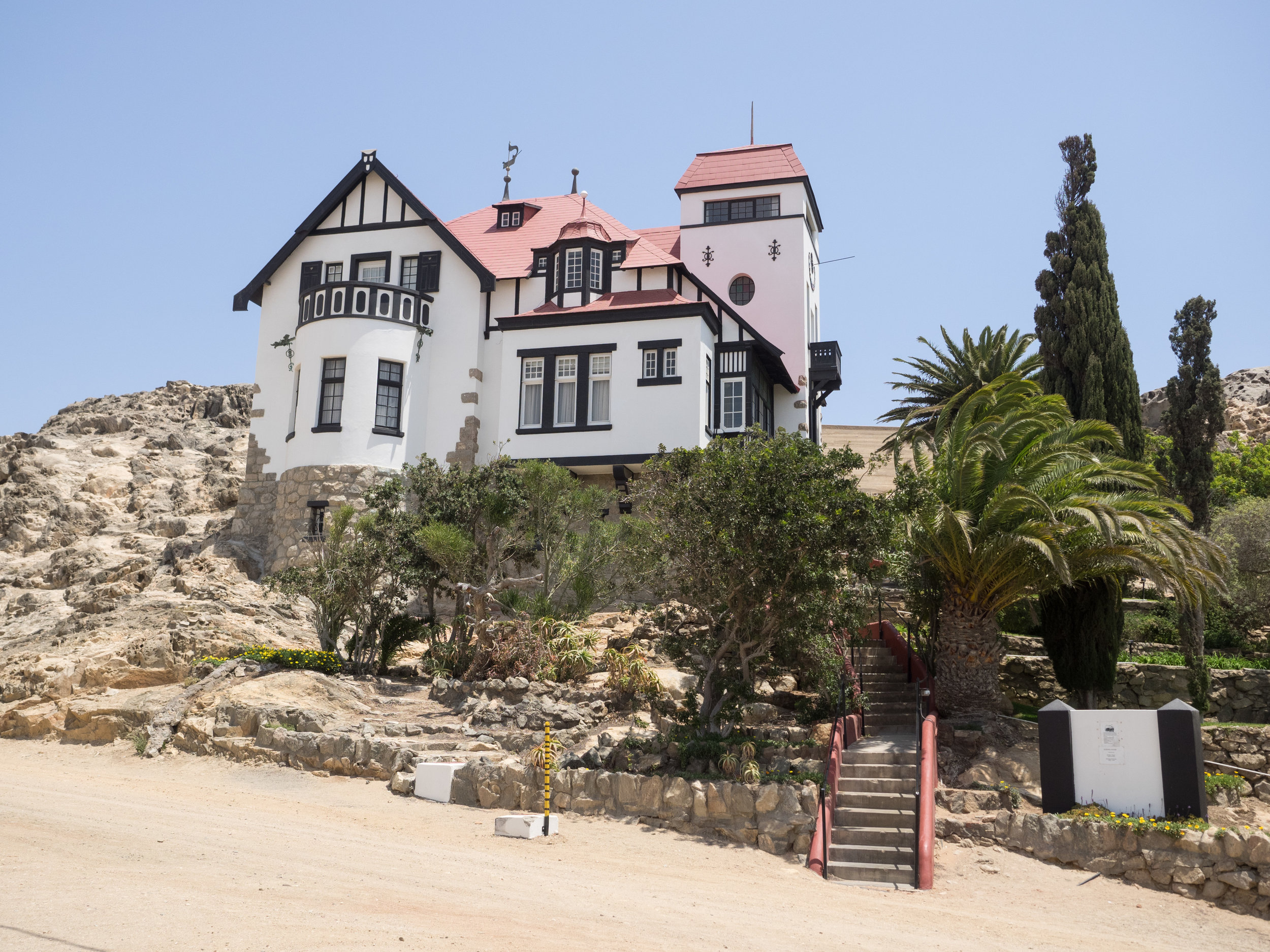 Quite a special location mr Goerke chose to build his home.