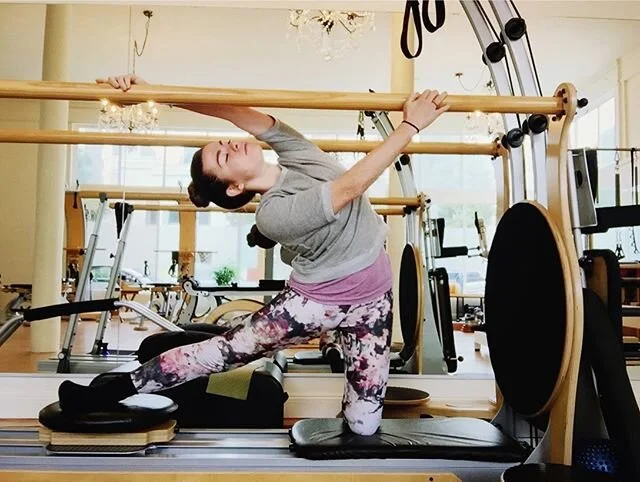 Some of my favorite yummy moments on one of my favorite pieces of equipment, the Jump Stretch Board 💕 .
.
.
#spiralingsam #gyro #gyrotonic #gyrokinesis #missthis #studiolife #gyrotonicfordancers #jumpstretchboard #catback #lunge #fit #fitness #worko