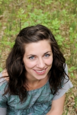 Rachel Oliver , originally from Missoula, M T, is a free-lance dancer, choreographer, and movement instructor. Rachel holds a BS in Dance and Biochemistry from Beloit College, and an MFA in Dance, as an Arts and Sciences Fellow at CU-Boulder. Rachel has had the opportunity to perform for Double Vision, Carte Blanche Performance, Tough Cookie Dance, ecnDanceWorks (now The Moving Architects), and the West Virginia Dance Company, among others. Rachel’s choreographic work has been presented in many settings, including being commissioned by Longmont Dance Theatre, Bare Bait Dance, and the West Virginia Dance Company, selected for performance at WestFest: All Over Westbeth, Performática in San Andrés Cholula, Puebla, México, and presented at Dixon Place, the ATLAS Institute, the Philly Live Arts & Fringe, the Jack and Triskelion Arts. racheloliverdance.com