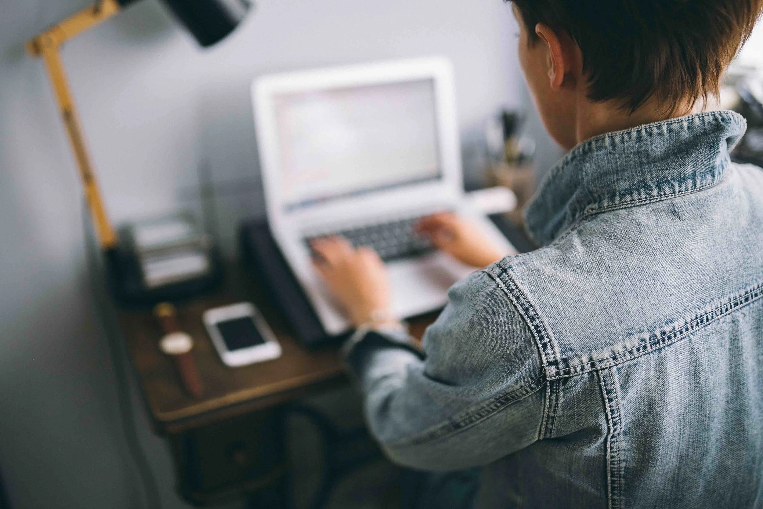 What does a ghostwriter do?