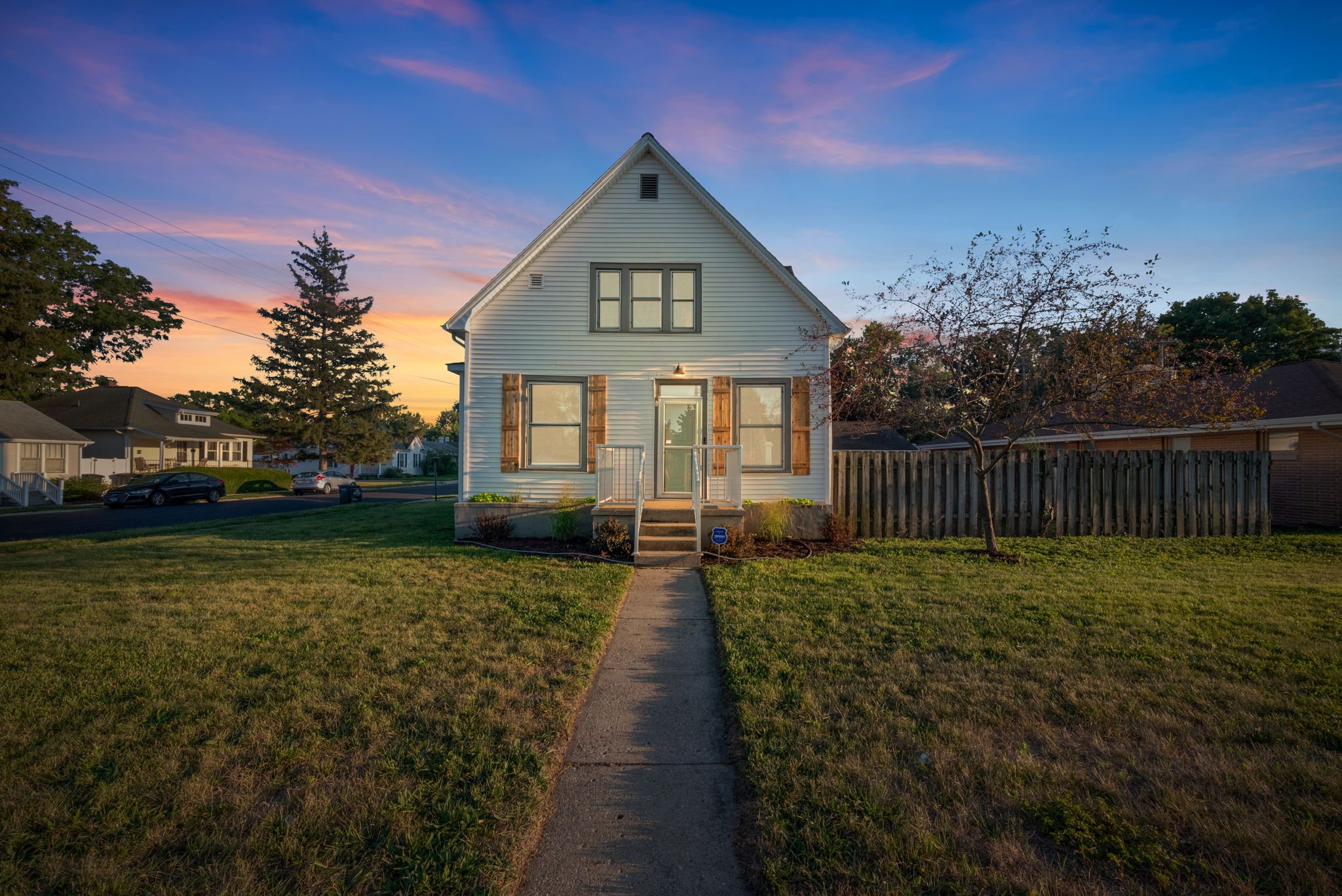 1-web-or-mls-2049-kossuth-st.jpg