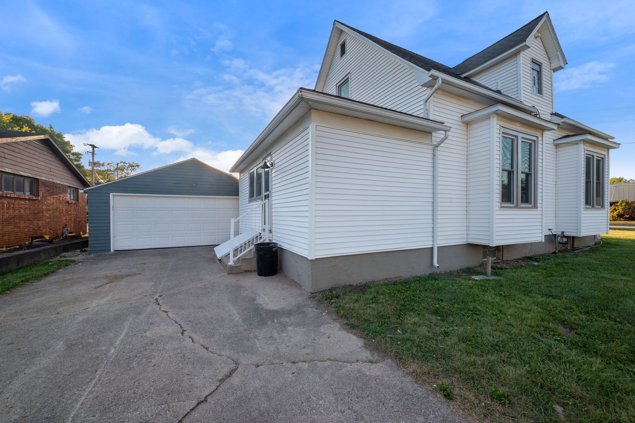 6-web-or-mls-2049-kossuth-st.jpg