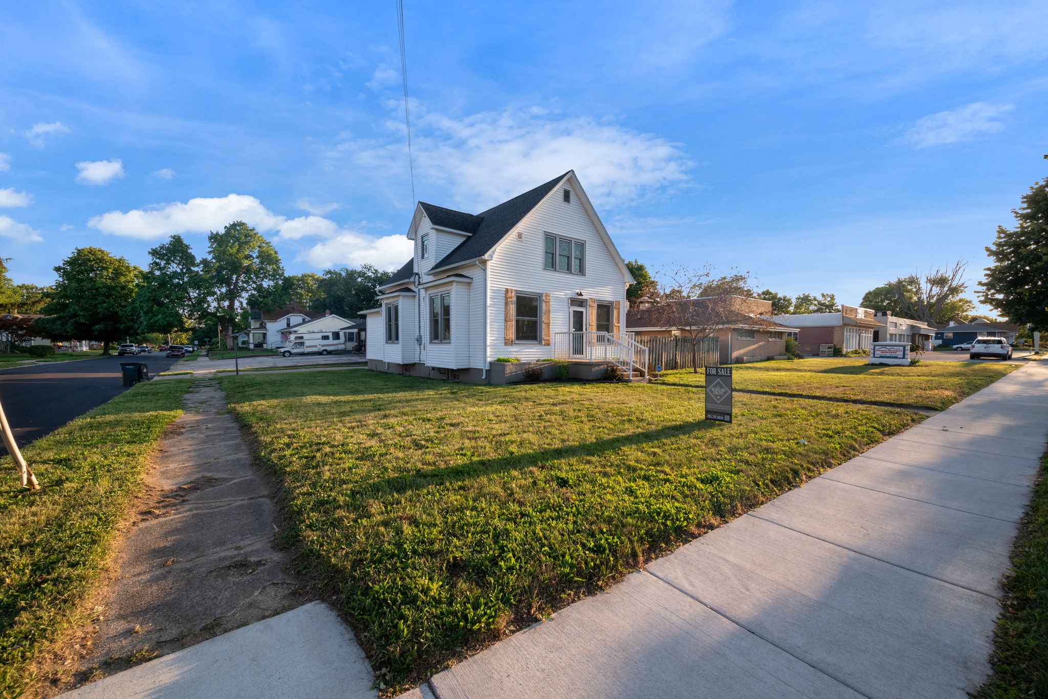 8-web-or-mls-2049-kossuth-st.jpg