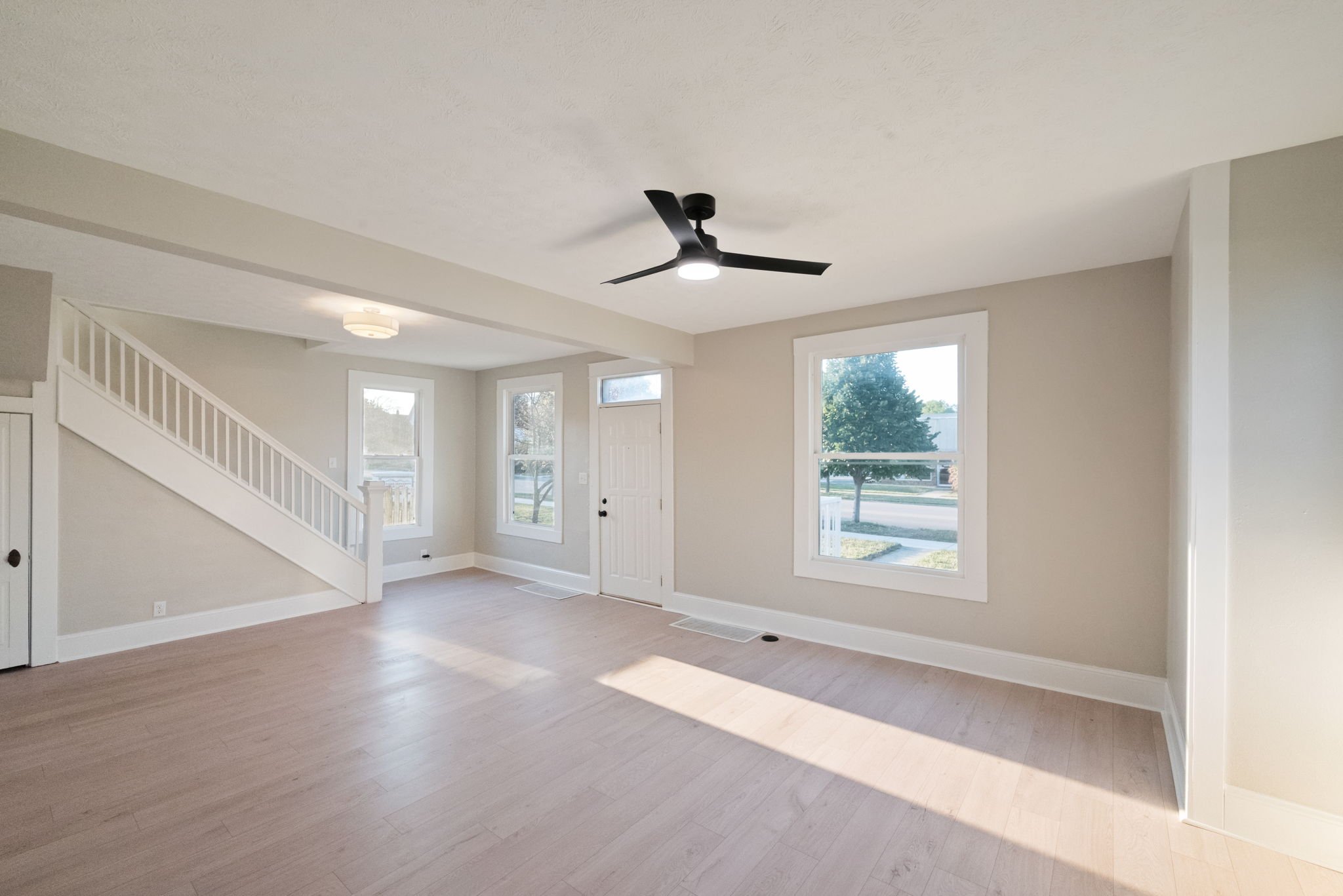 10-web-or-mls-2049-kossuth-st.jpg
