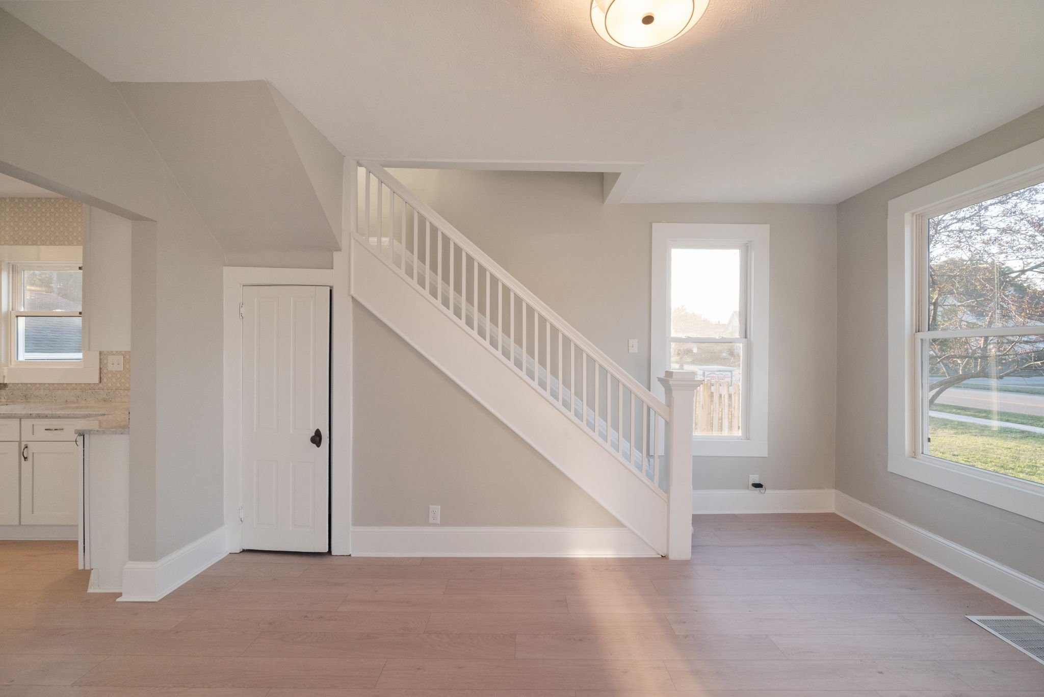 17-web-or-mls-2049-kossuth-st.jpg