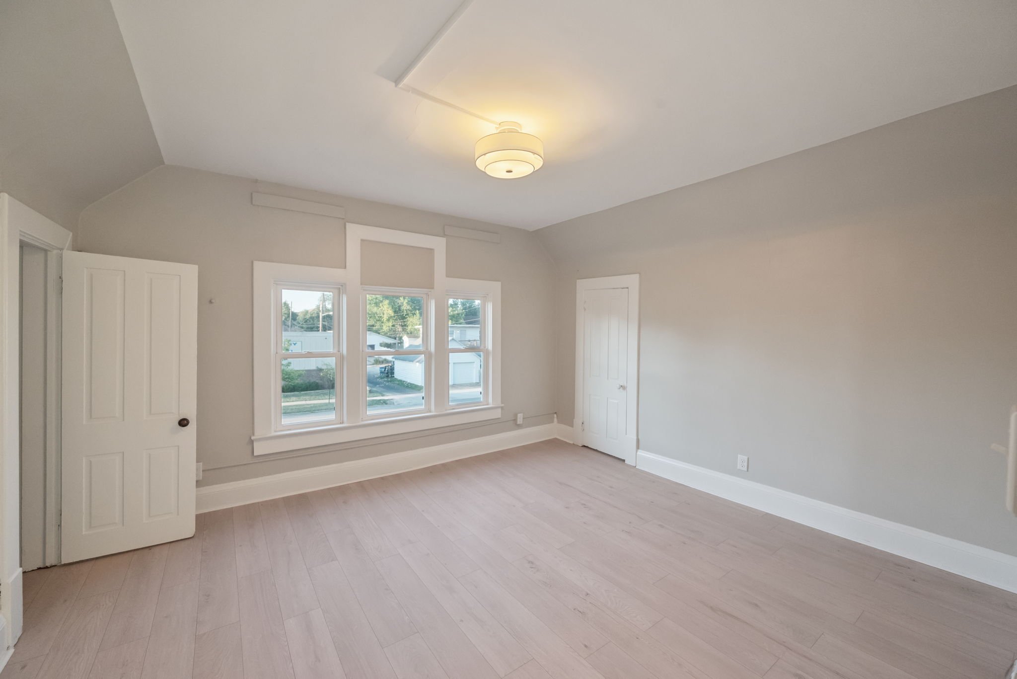 21-web-or-mls-2049-kossuth-st.jpg
