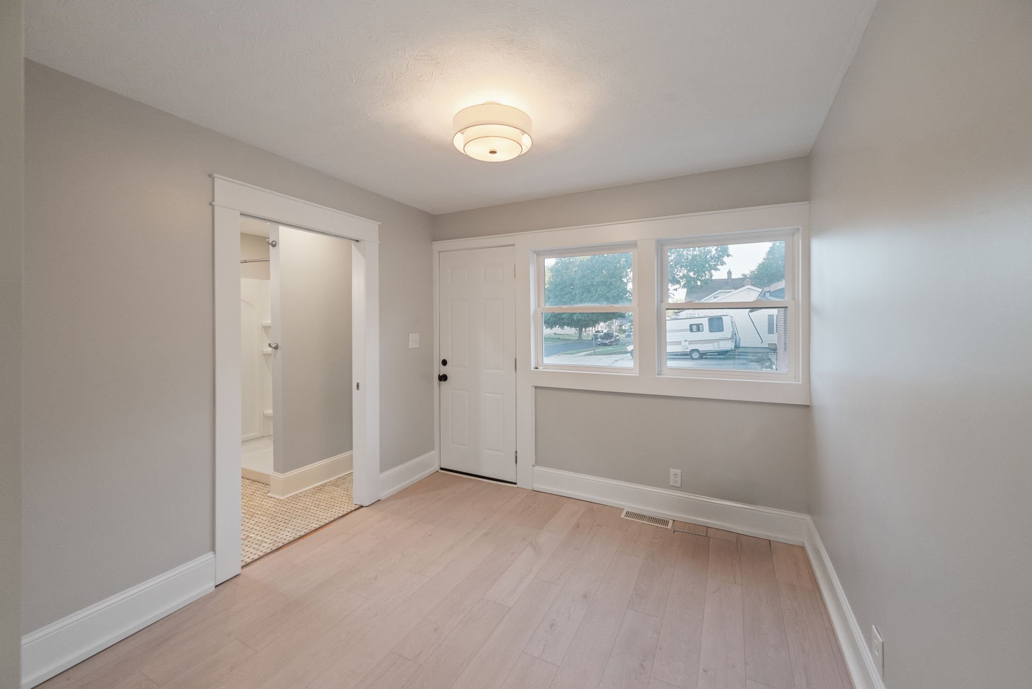 31-web-or-mls-2049-kossuth-st.jpg