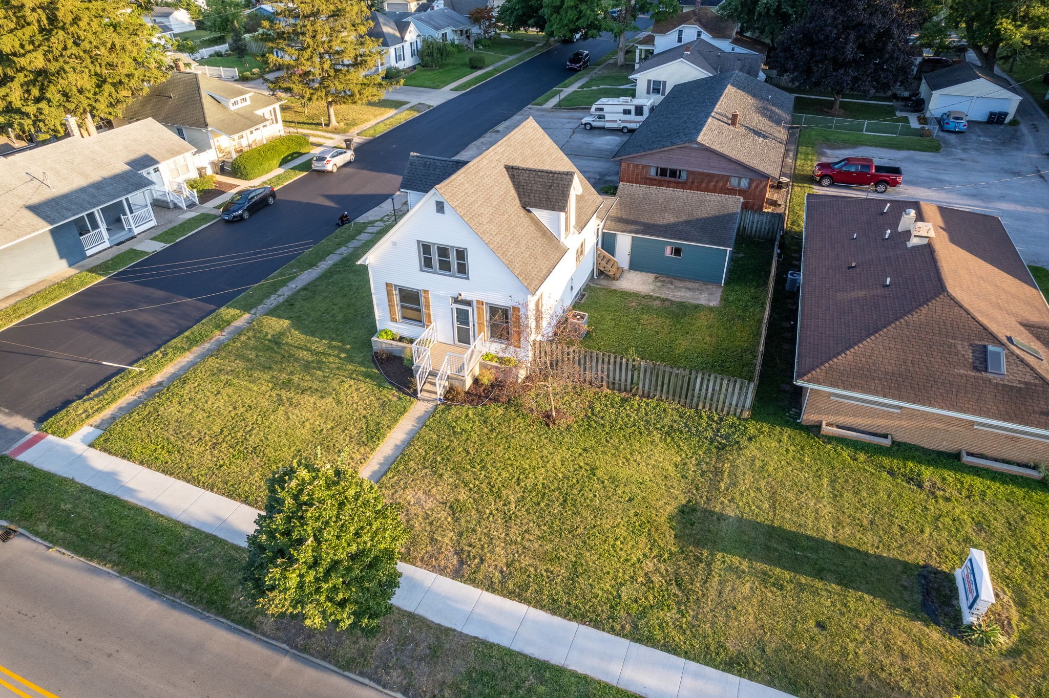 35-web-or-mls-2049-kossuth-st.jpg