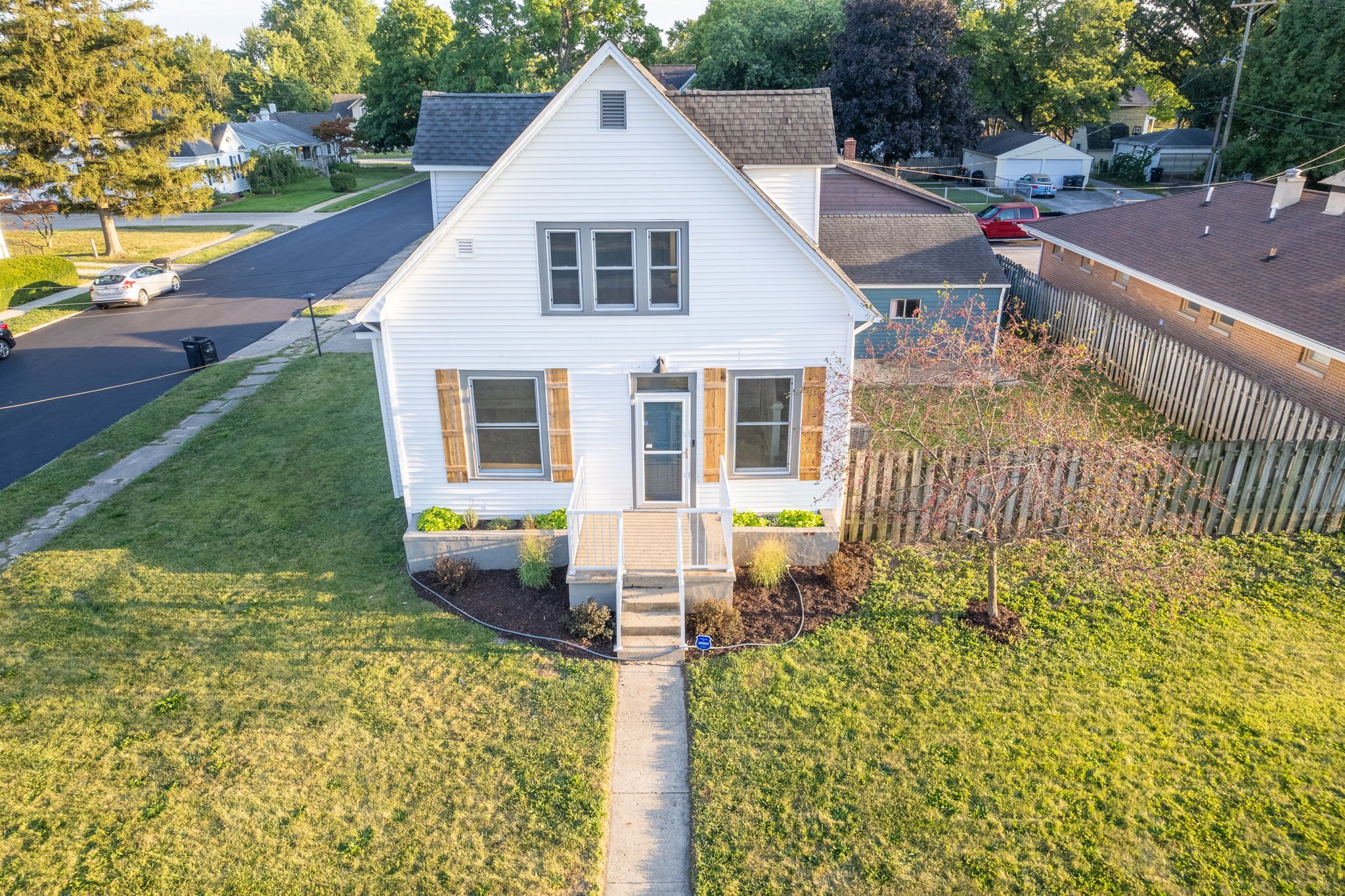 37-web-or-mls-2049-kossuth-st.jpg
