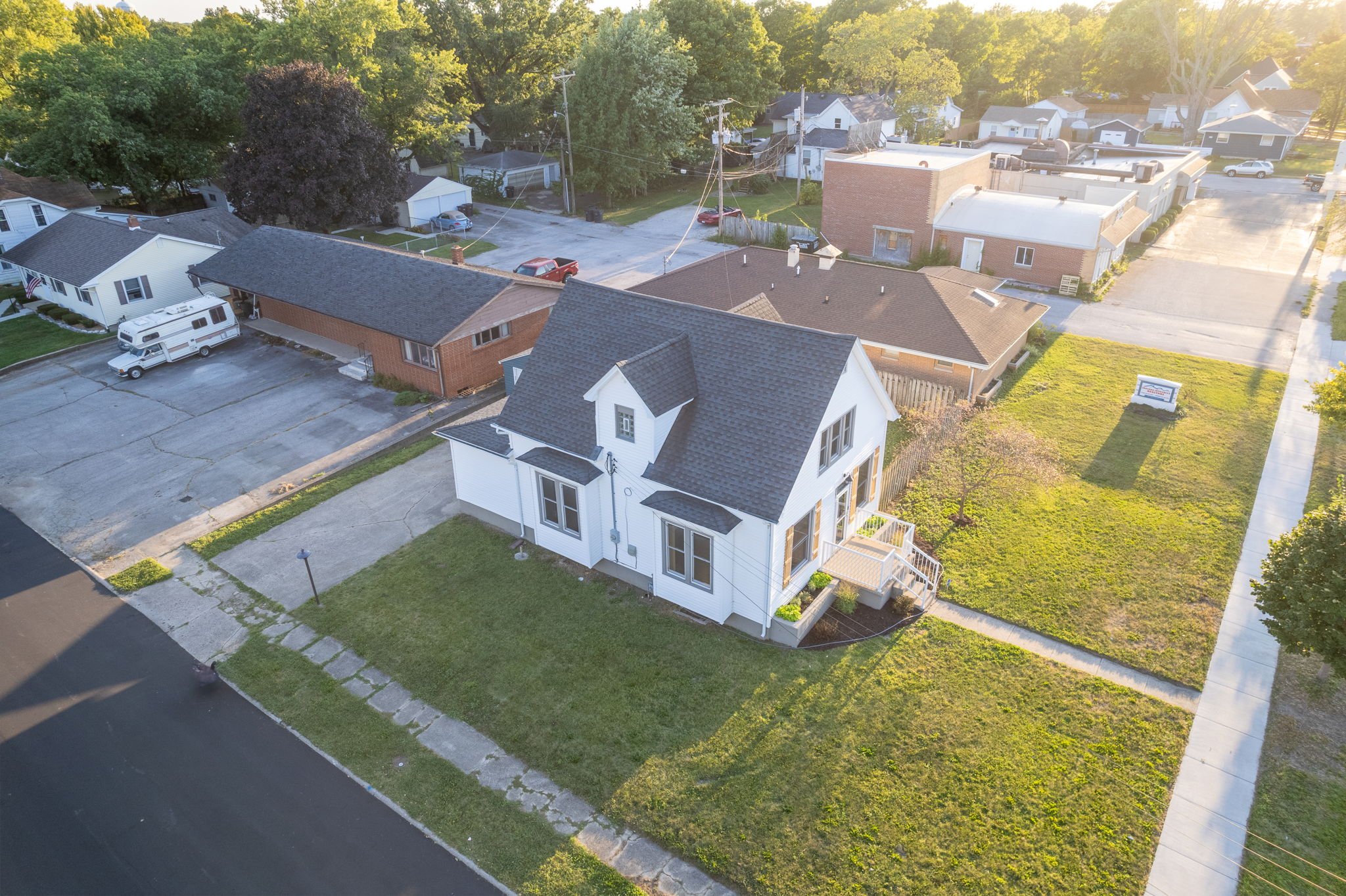 38-web-or-mls-2049-kossuth-st.jpg