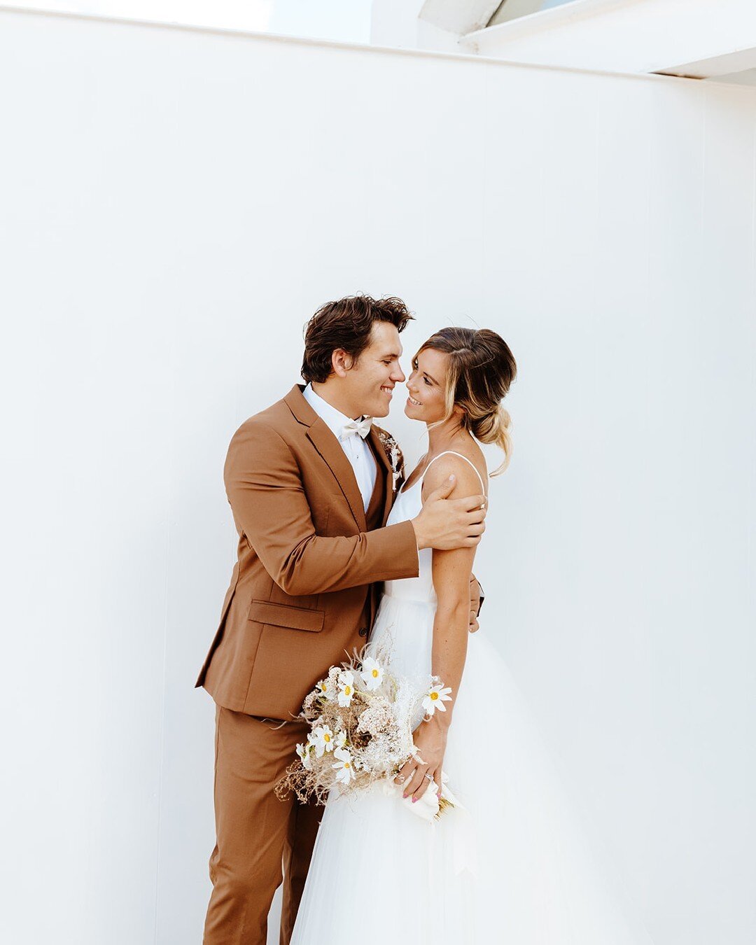 How fun is this play on suit color?? We are not afraid to step outside the box and really show our couples' personality through their wedding style. Stay true to you and what you really want on your wedding day, and let us help execute it! 

Photo | 