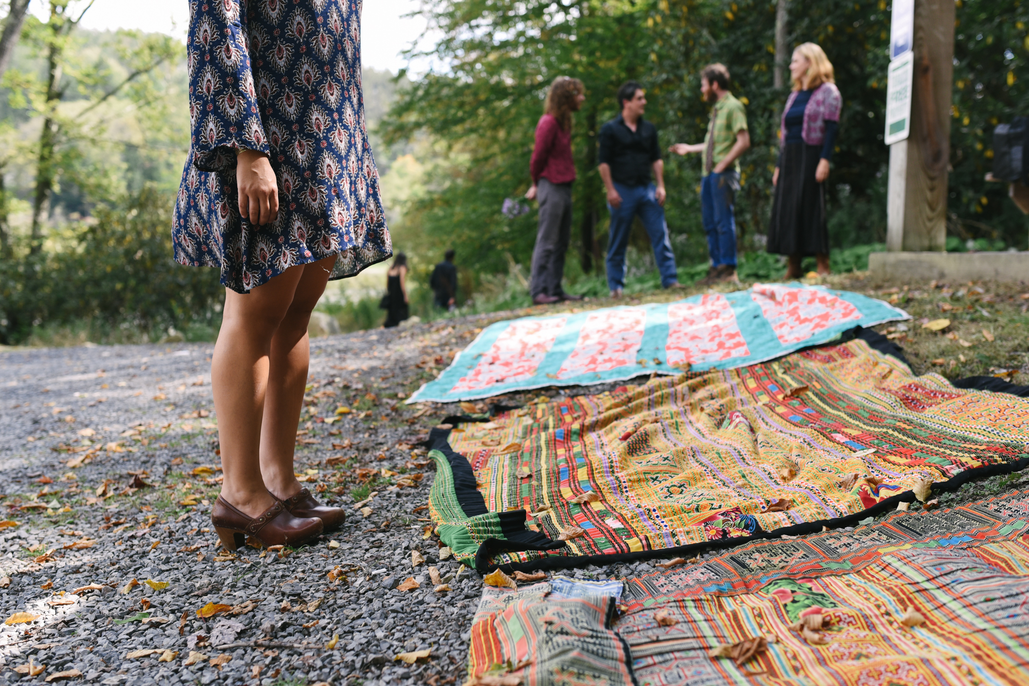  Mountain Wedding, Outdoors, Rustic, West Virginia, Maryland Wedding Photographer, DIY, Casual, Laying out colorful blankets before ceremony 