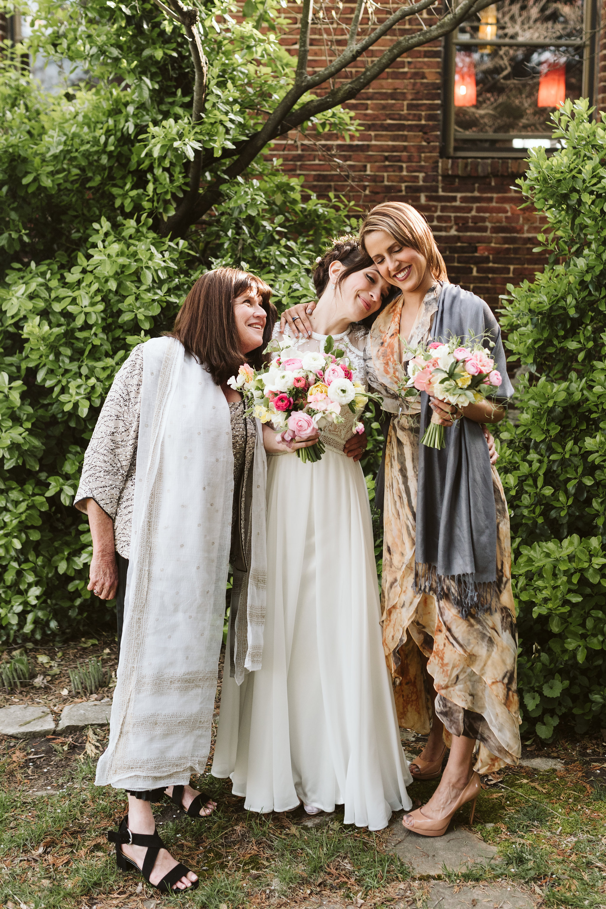  Baltimore, Maryland Wedding Photographer, Hampden, Eco-Friendly, Green, The Elm, Simple and Classic, Vintage, Portrait of Bride with Friends and Family 