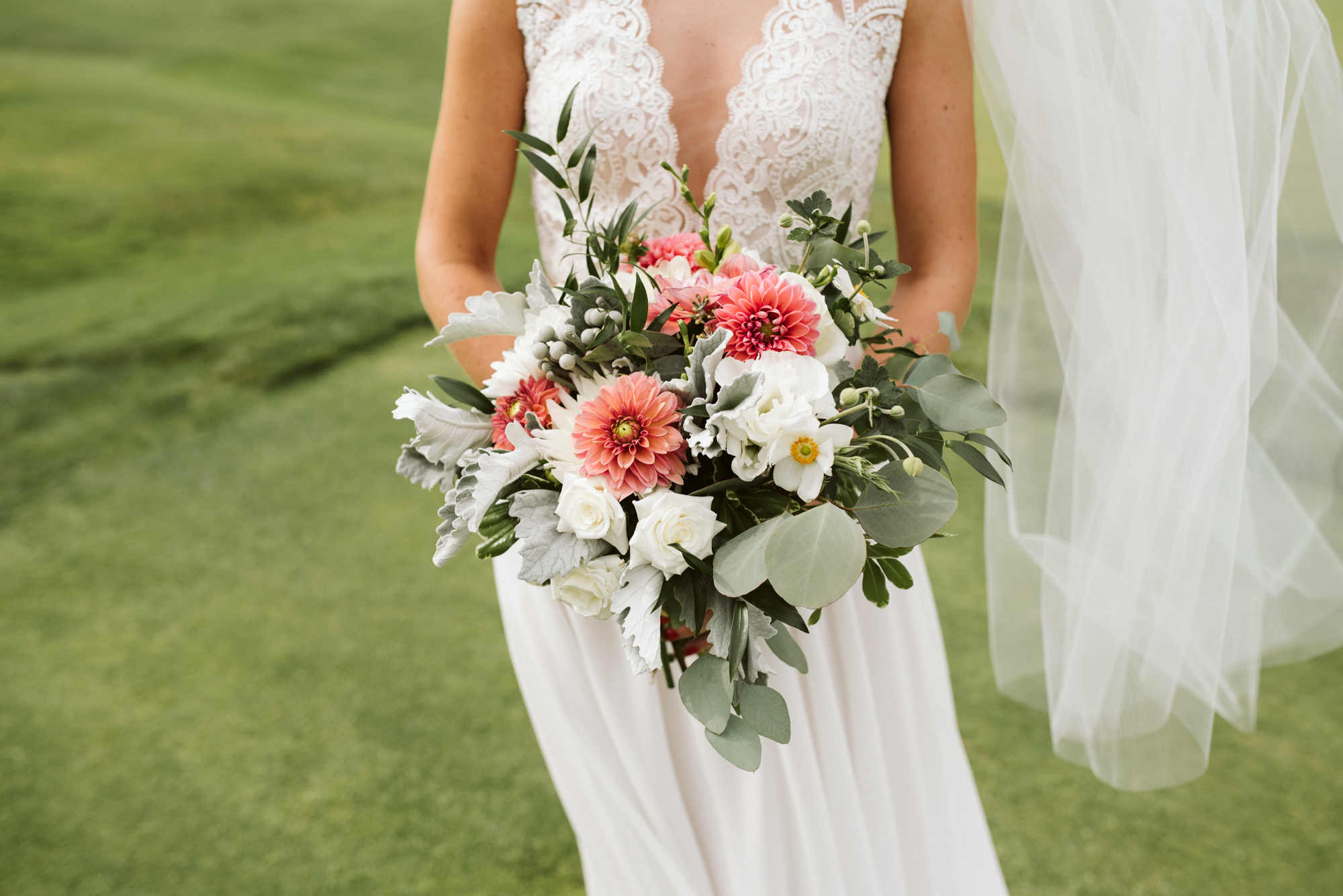 Elegant, Columbia Country Club, Chevy Chase Maryland, Baltimore Wedding Photographer, Classic, Traditional, Jewish Wedding, BHDLN Wedding Dress, Mint and Coral Flowers, Meg Owen Floral Designs