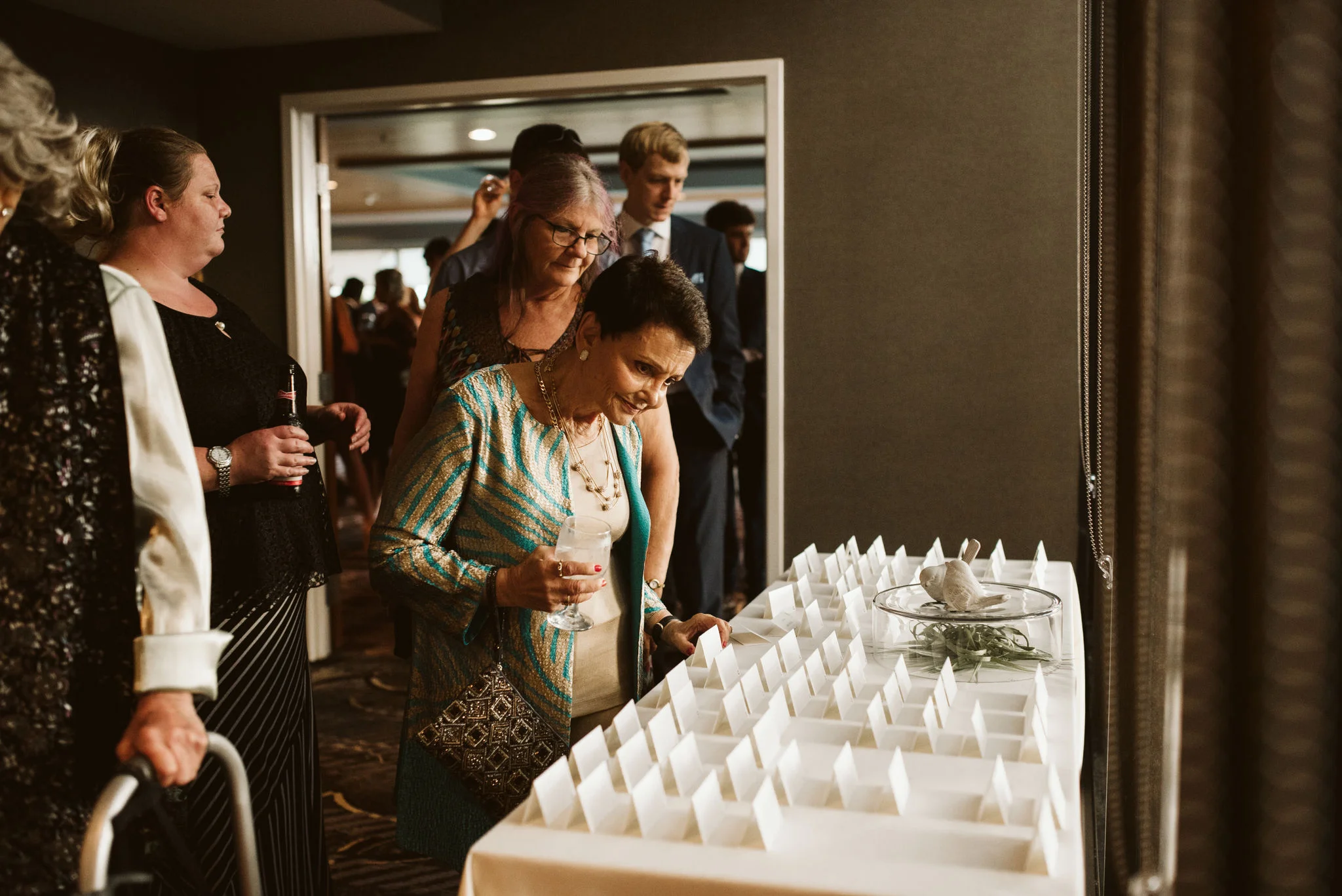 Phoenix Maryland, Baltimore Wedding Photographer, Eagle’s Nest Country Club, Classic, Romantic, Guests Searching for Seat Placement at Reception