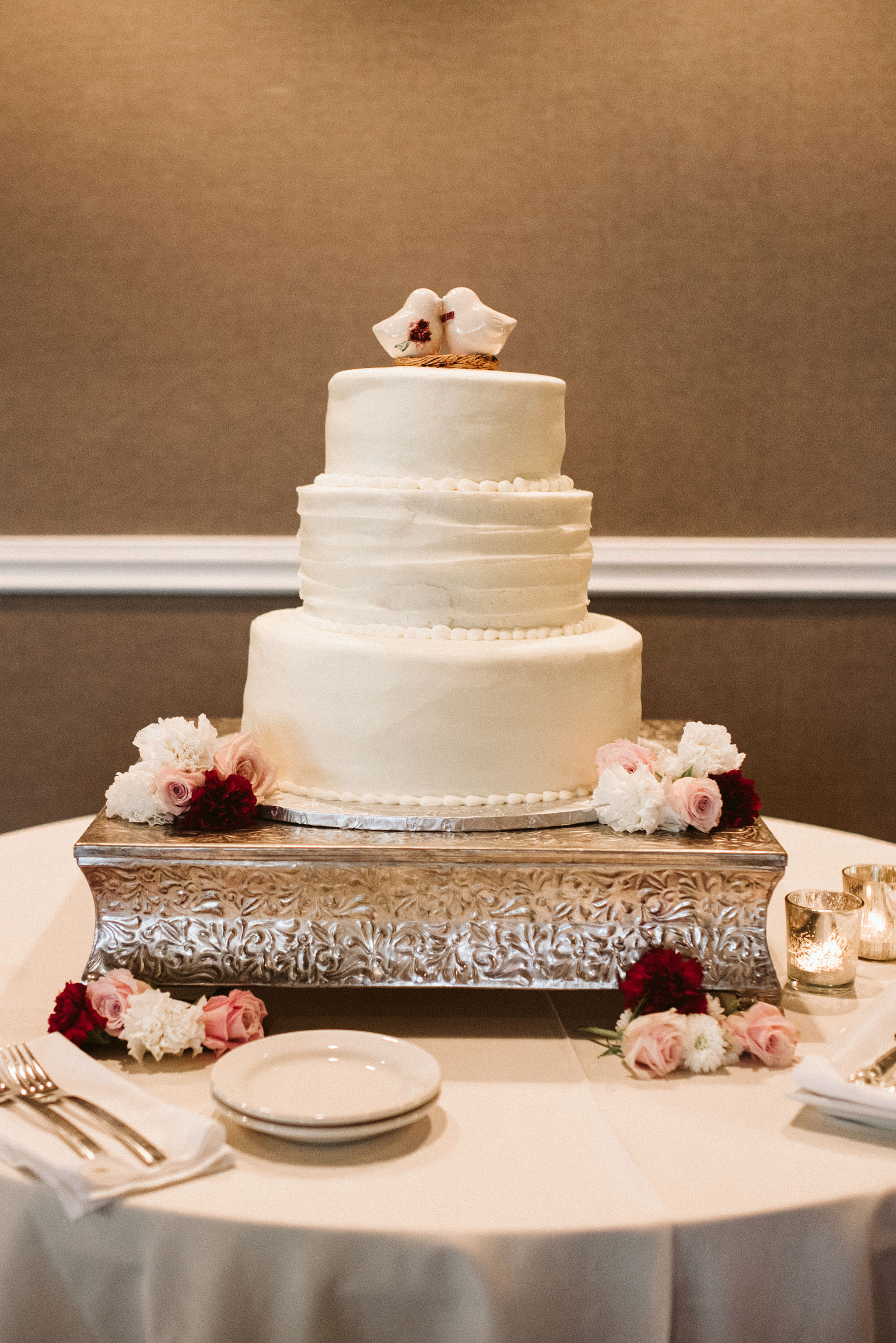  Phoenix Maryland, Baltimore Wedding Photographer, Eagle’s Nest Country Club, Classic, Romantic, Wedding Cake from Graul’s Market, Sweet Bird Cake Topper 