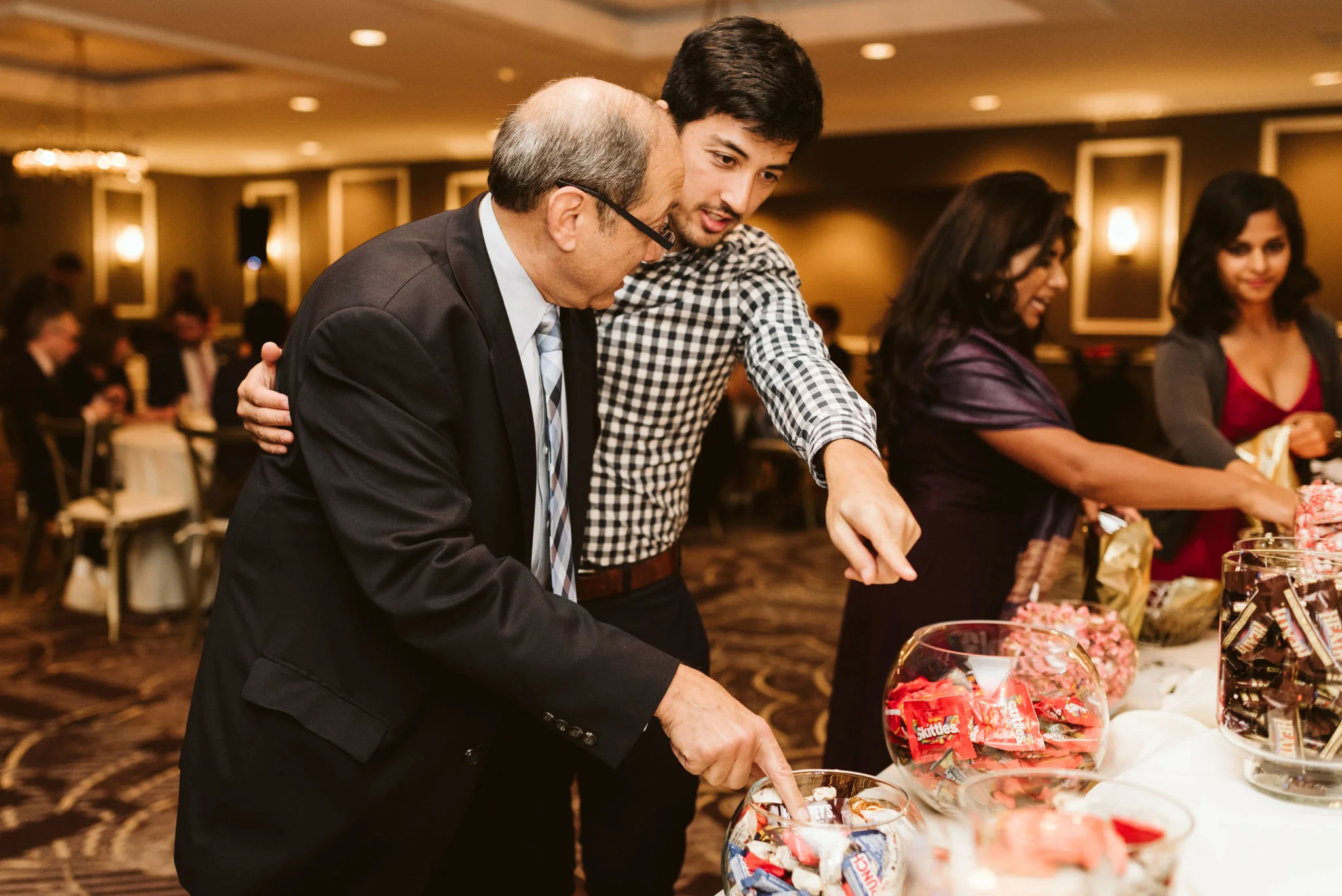 Phoenix Maryland, Baltimore Wedding Photographer, Eagle’s Nest Country Club, Classic, Romantic, Wedding Guests Chatting at Candy Bowls at Reception