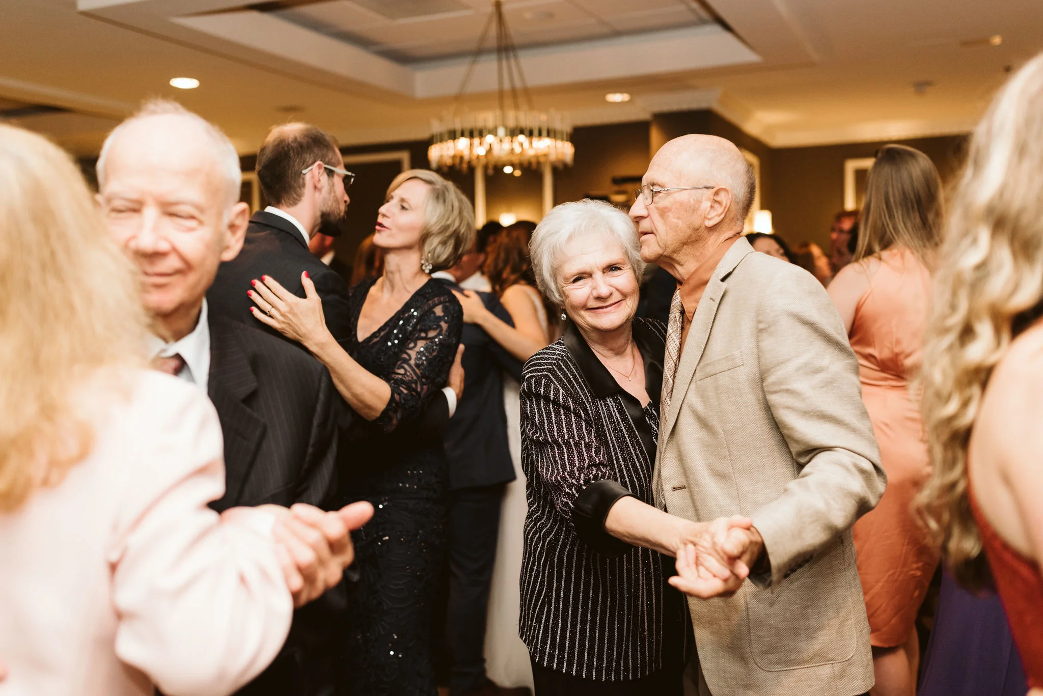 Phoenix Maryland, Baltimore Wedding Photographer, Eagle’s Nest Country Club, Classic, Romantic, Friends and Family Dancing and Enjoying Reception