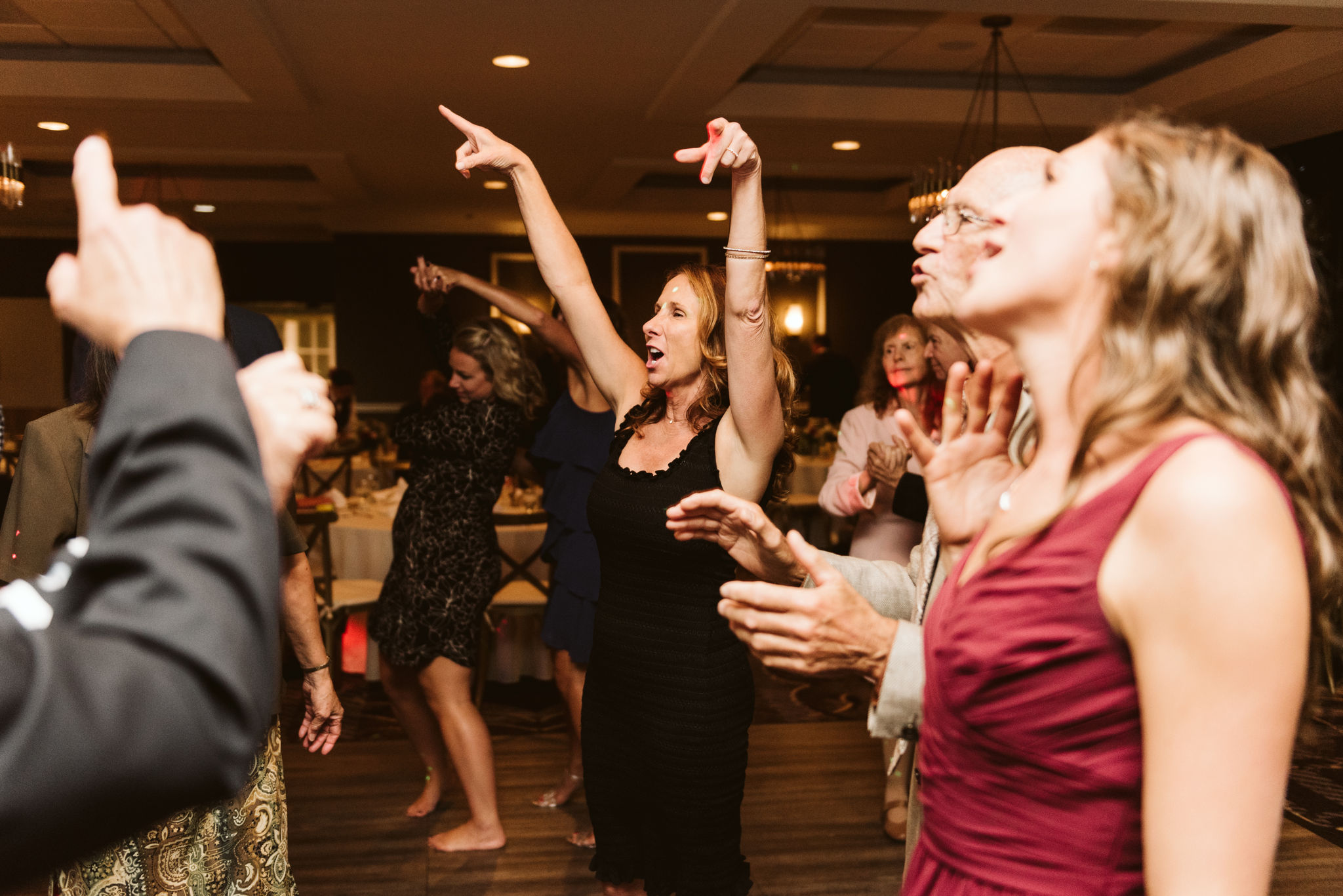  Phoenix Maryland, Baltimore Wedding Photographer, Eagle’s Nest Country Club, Classic, Romantic, Family Cheering and Singing at Reception 