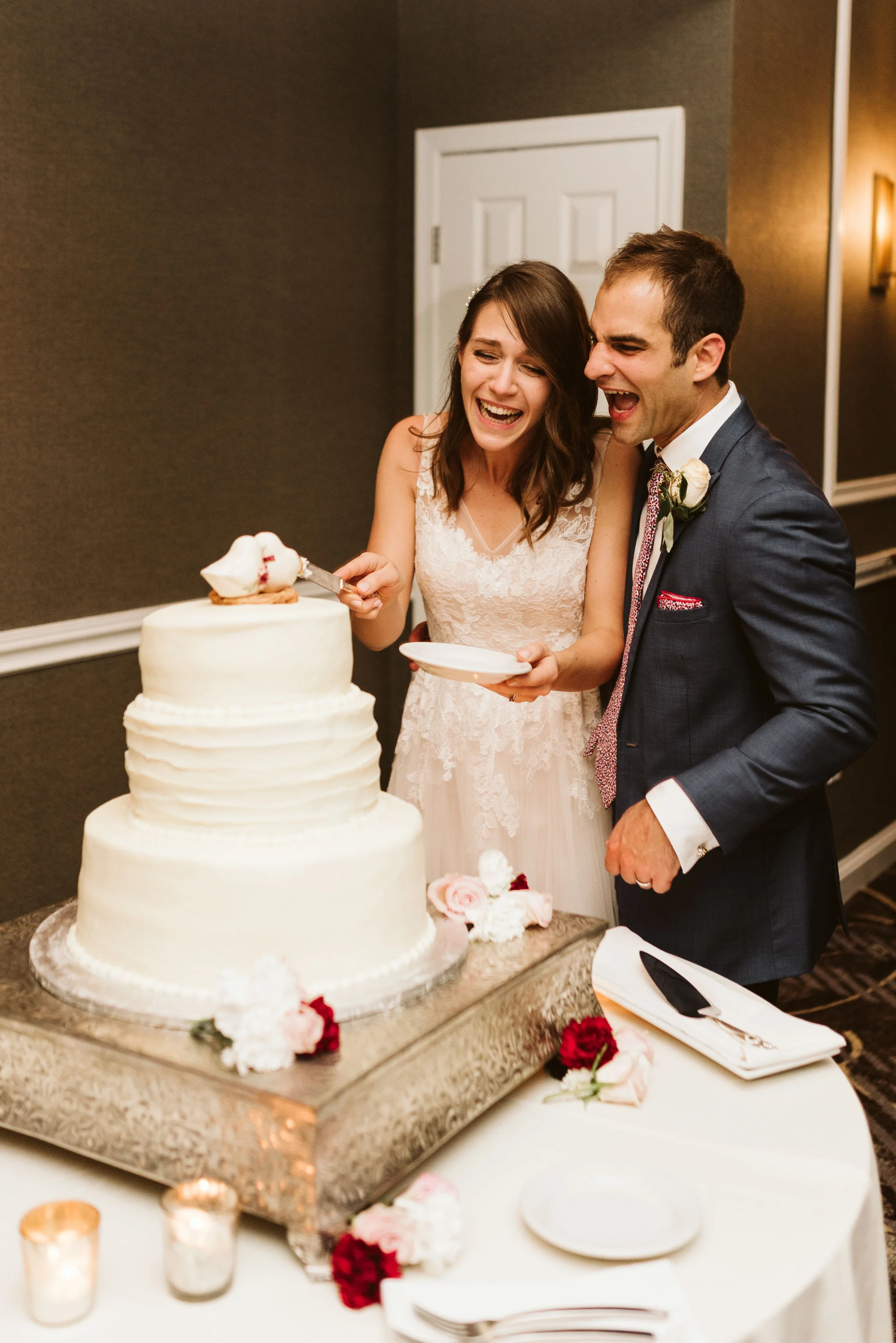 Phoenix Maryland, Baltimore Wedding Photographer, Eagle’s Nest Country Club, Classic, Romantic, Bride and Groom Laughing While Cutting the Wedding Cake, Graul’s Market