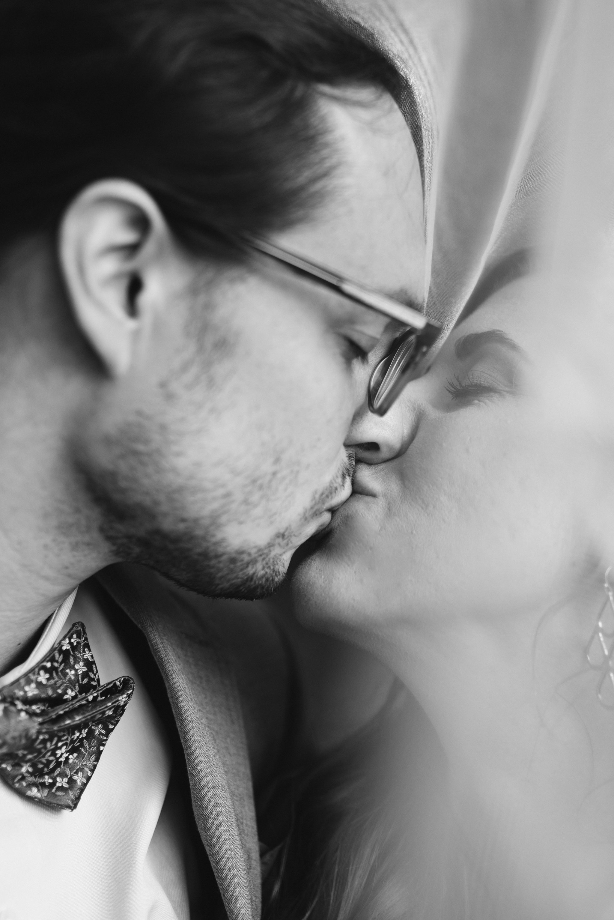  Annapolis, Quaker Wedding, Maryland Wedding Photographer, Intimate, Small Wedding, Vintage, DIY, Closeup of Bride and Groom Kissing, Black and White Photo 