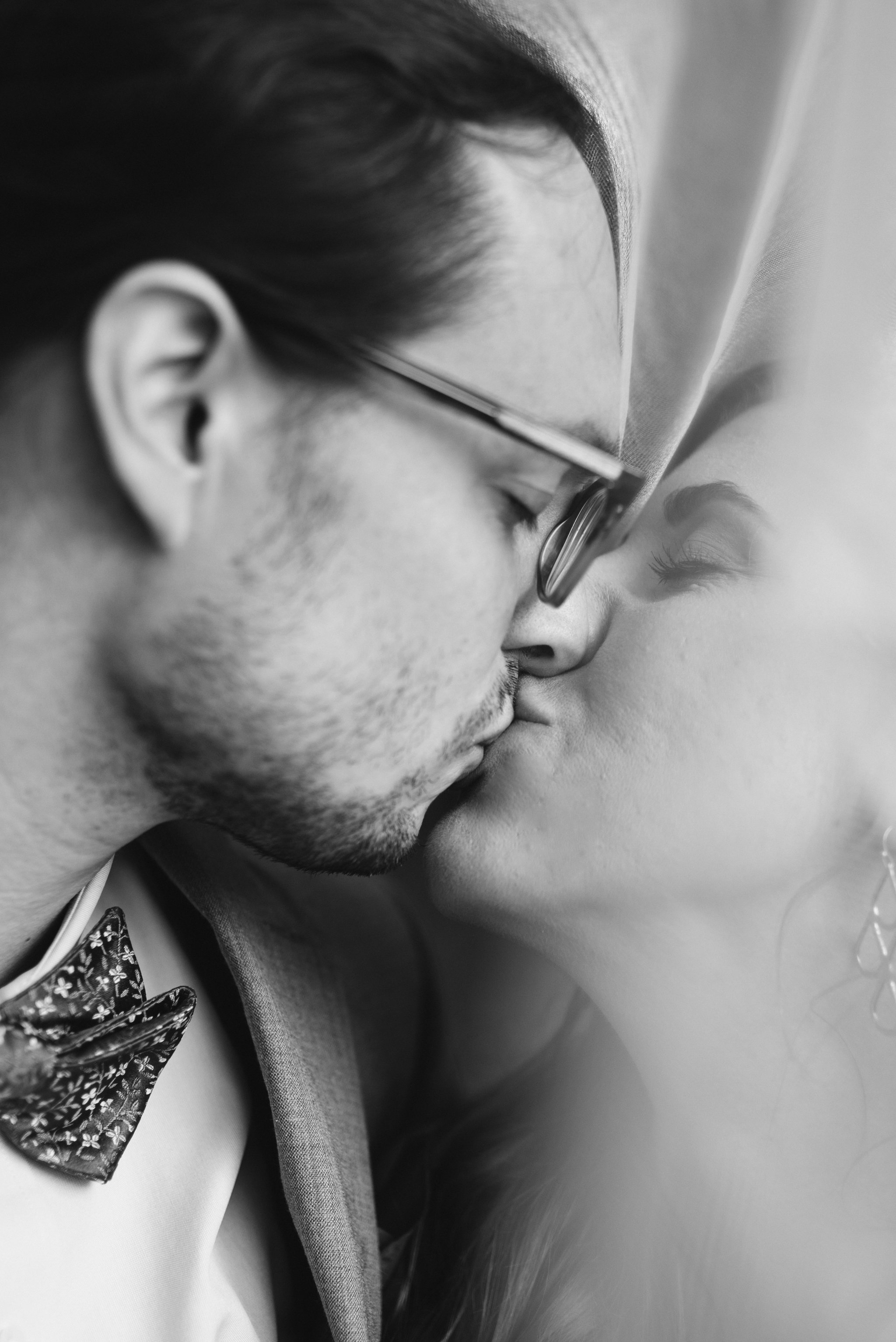 Annapolis, Quaker Wedding, Maryland Wedding Photographer, Intimate, Small Wedding, Vintage, DIY, Closeup of Bride and Groom Kissing, Black and White Photo